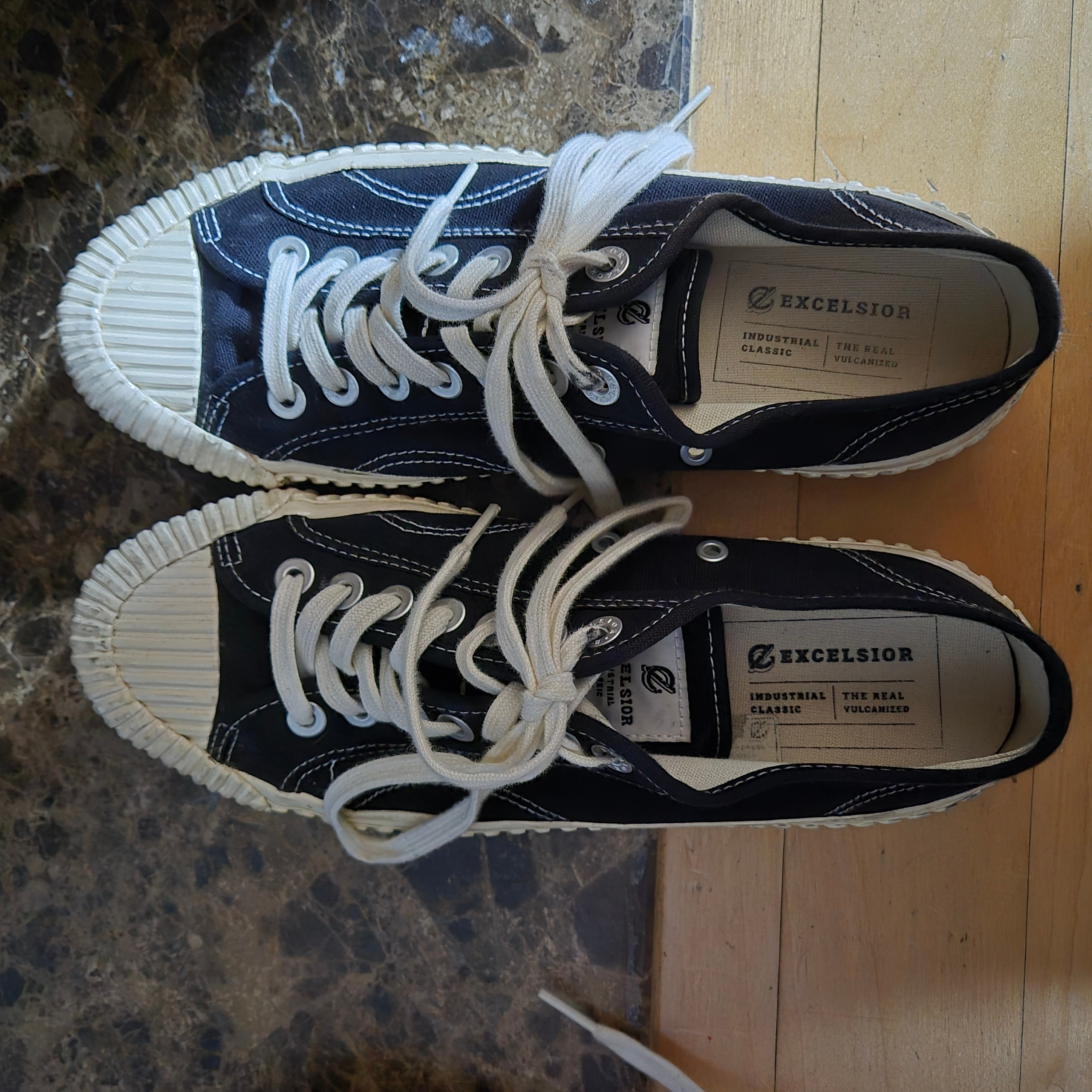 Excelsior Bolt Low Carbon Black 착용 스타일