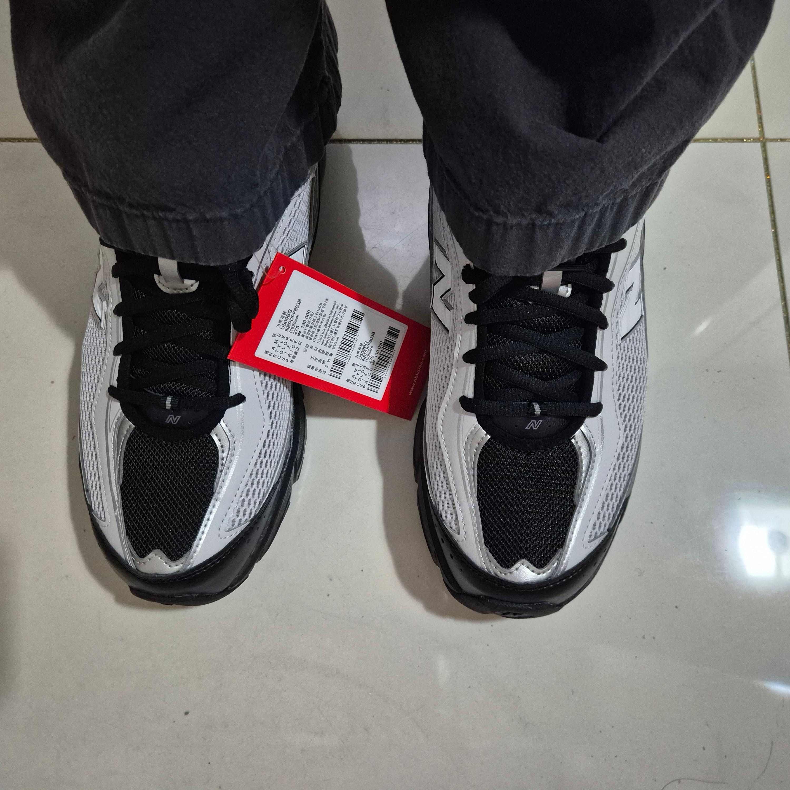 New Balance 509 Black Gray 착용 스타일 - 1
