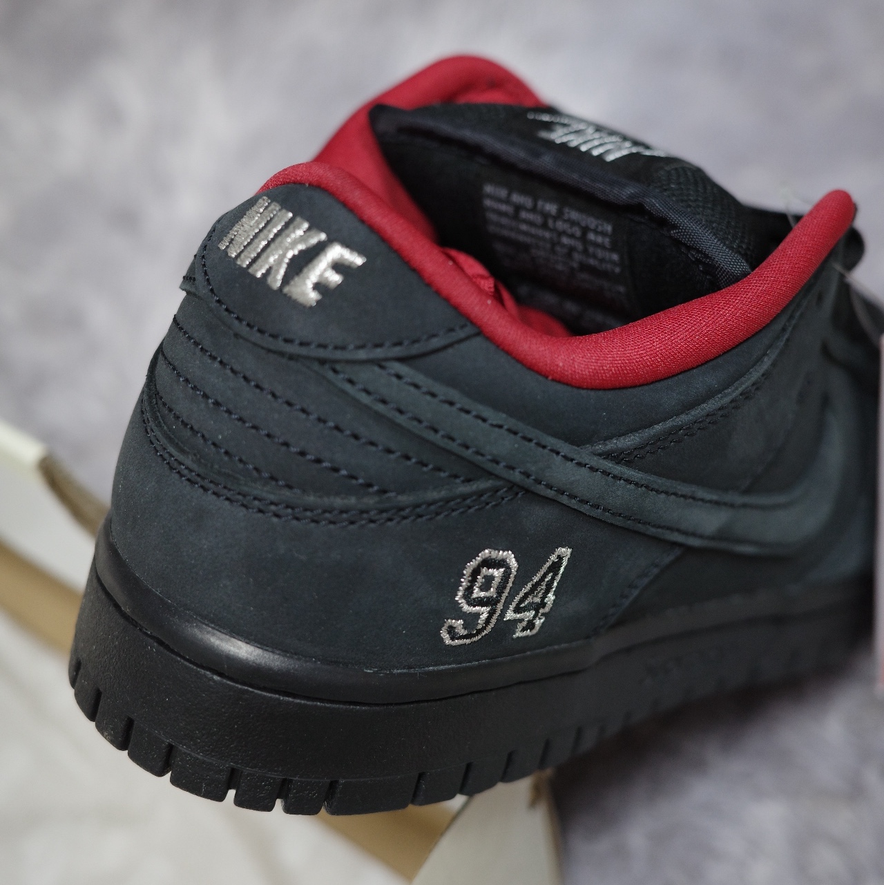 Nike x Supreme SB Dunk Low Black 착용 스타일 - 1