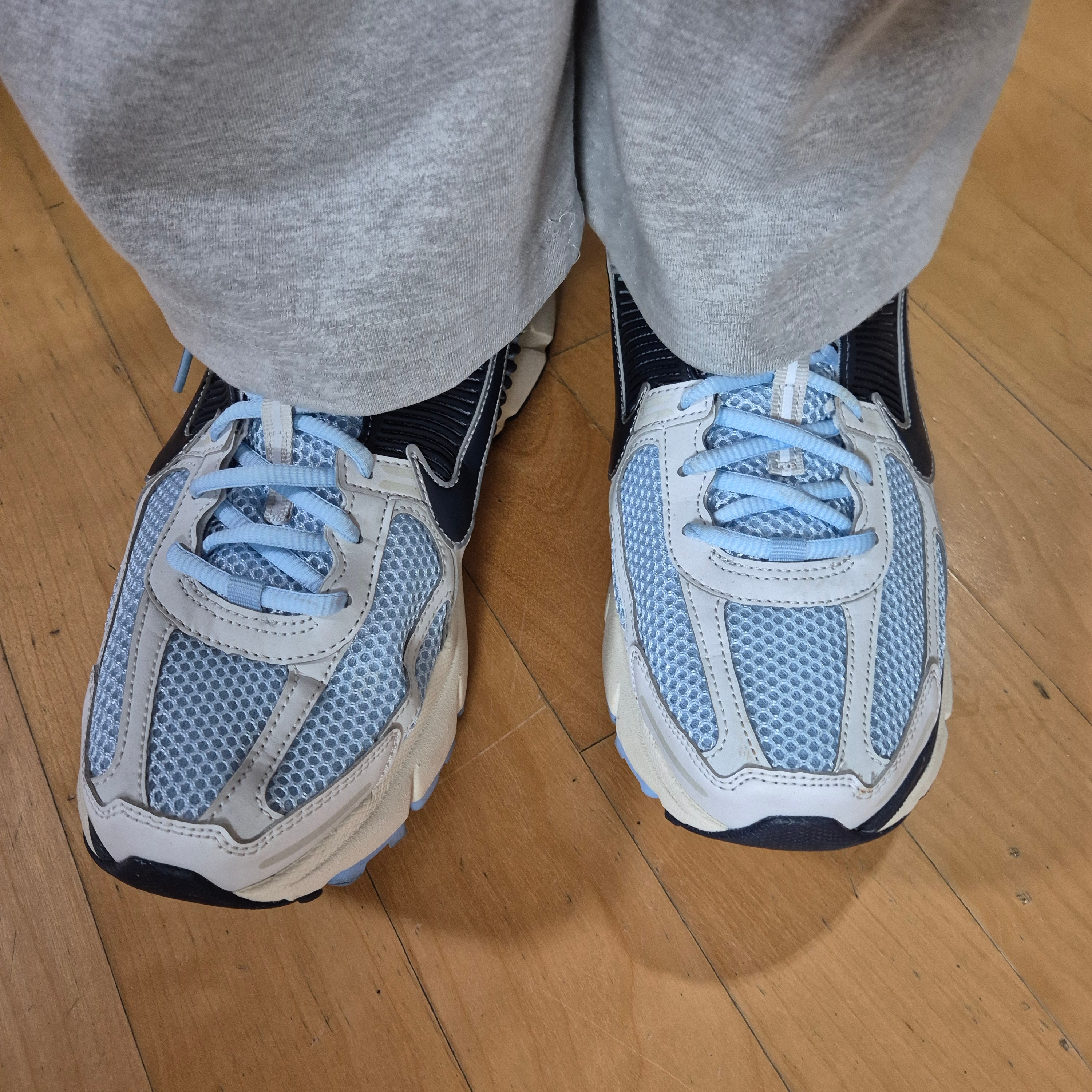 Nike Zoom Vomero 5 Psychic Blue Photon Dust 착용 스타일
