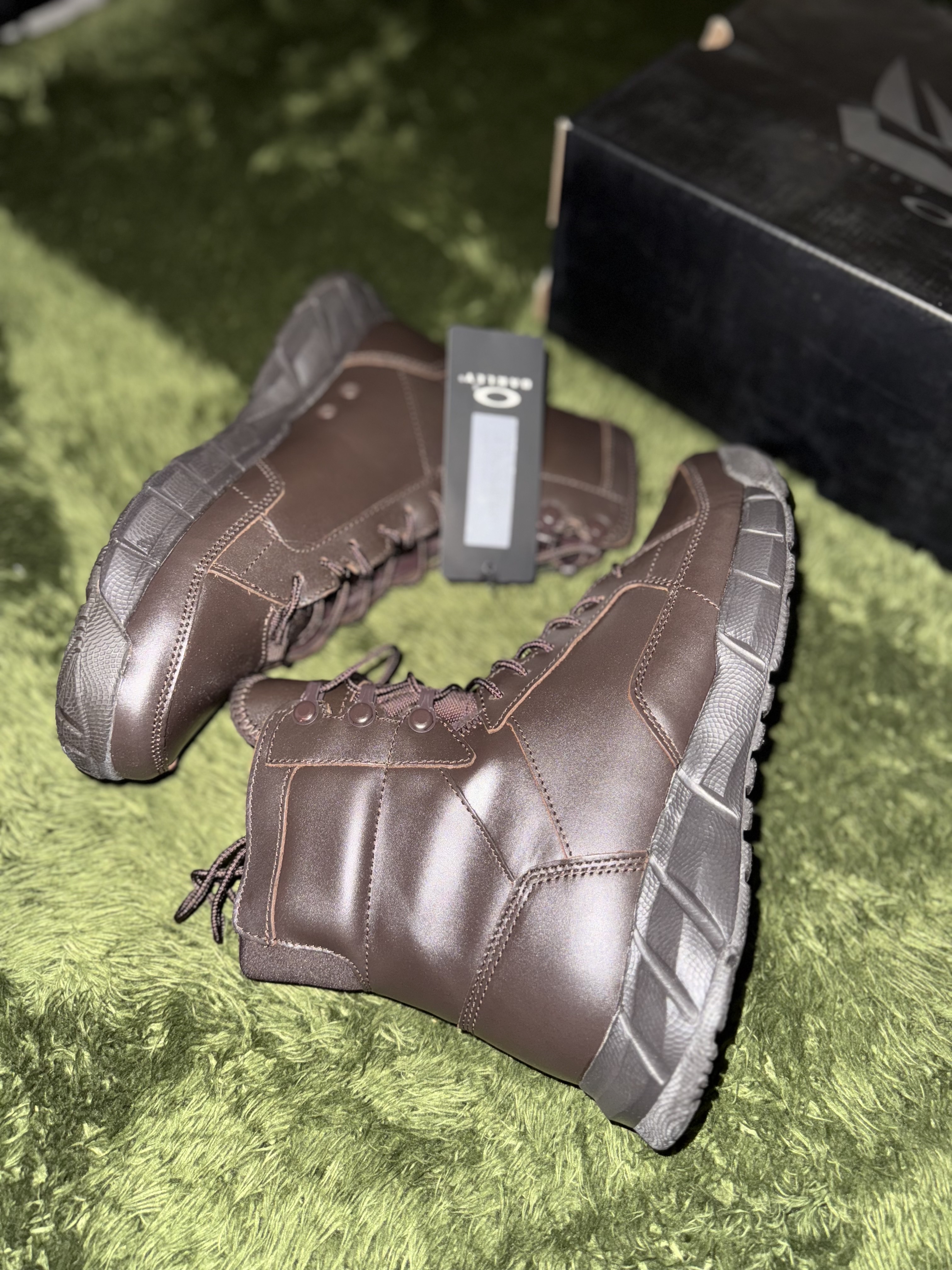 Oakley Leather Coyote Boot Brown 착용 스타일 - 6