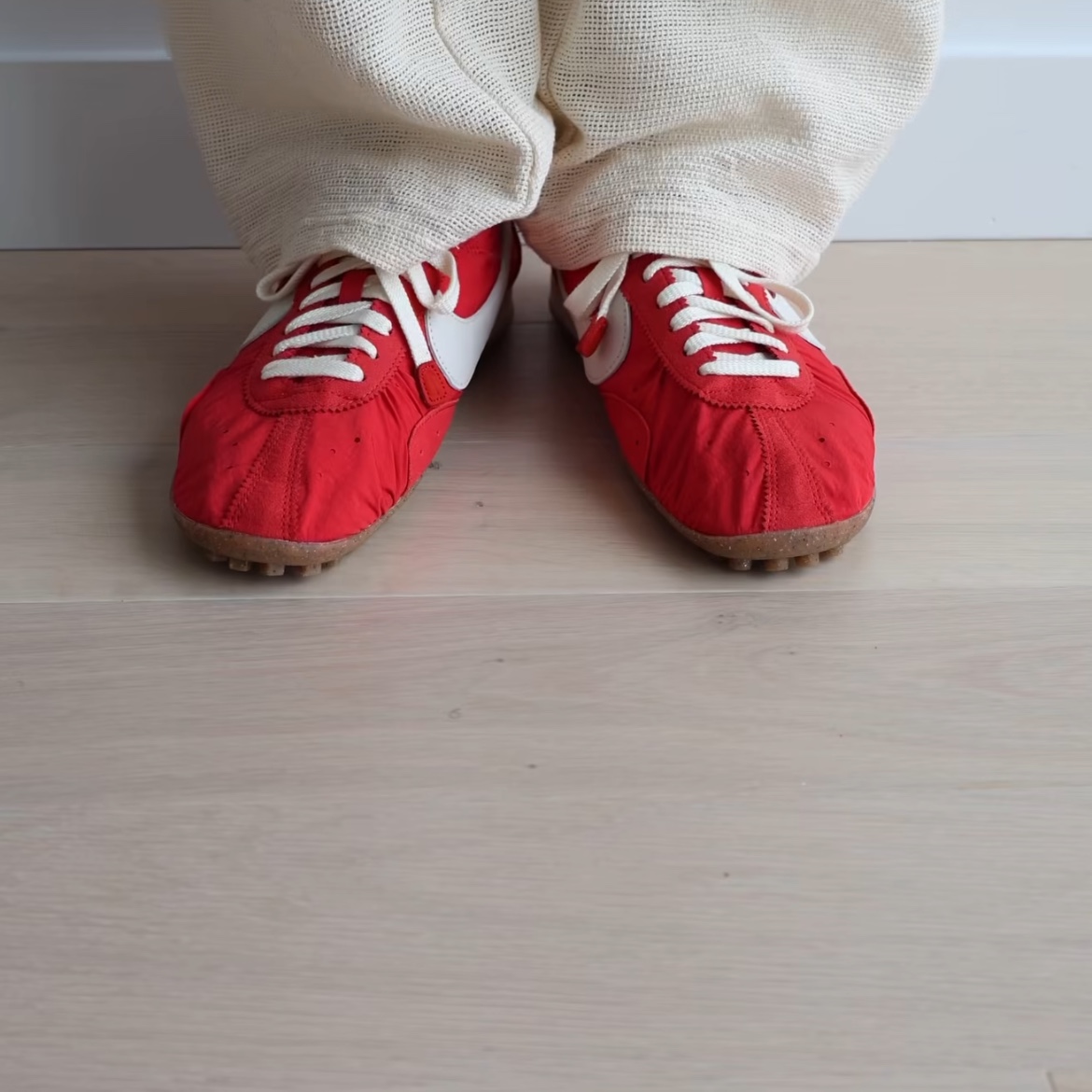 Nike x Jacquemus Moon Shoe SP University Red and Bicycle Yellow, Nike x Jacquemus Moon Shoe SP Off Noir Cashmere 착용 스타일 - 3