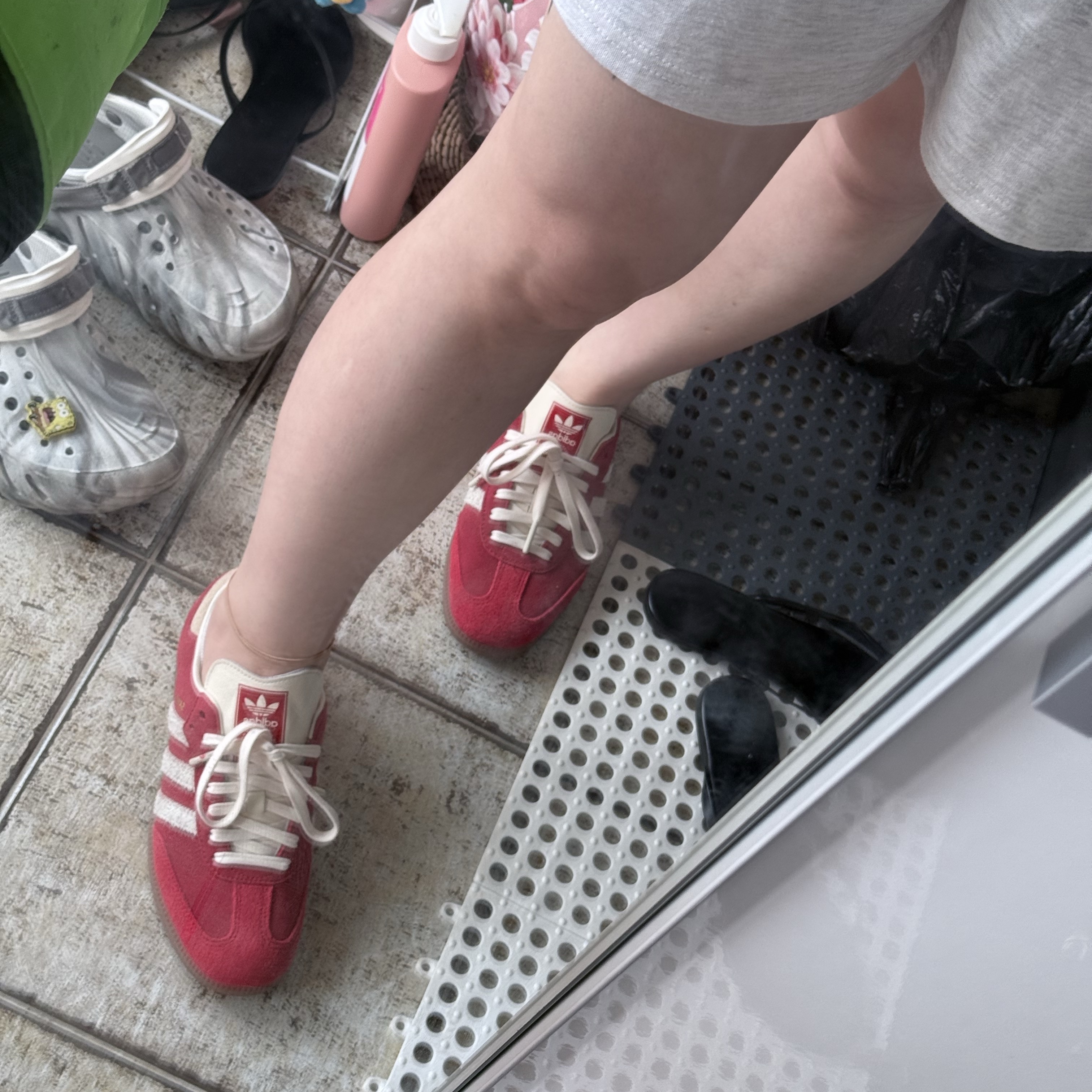 Adidas Samba OG Tal Better Scarlet Off White 착용 스타일