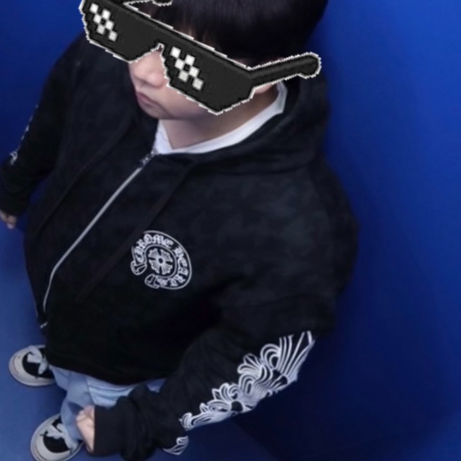 Chrome Hearts Cemetery Cross Print Pullover Hoodie Black 착용 스타일 - 2