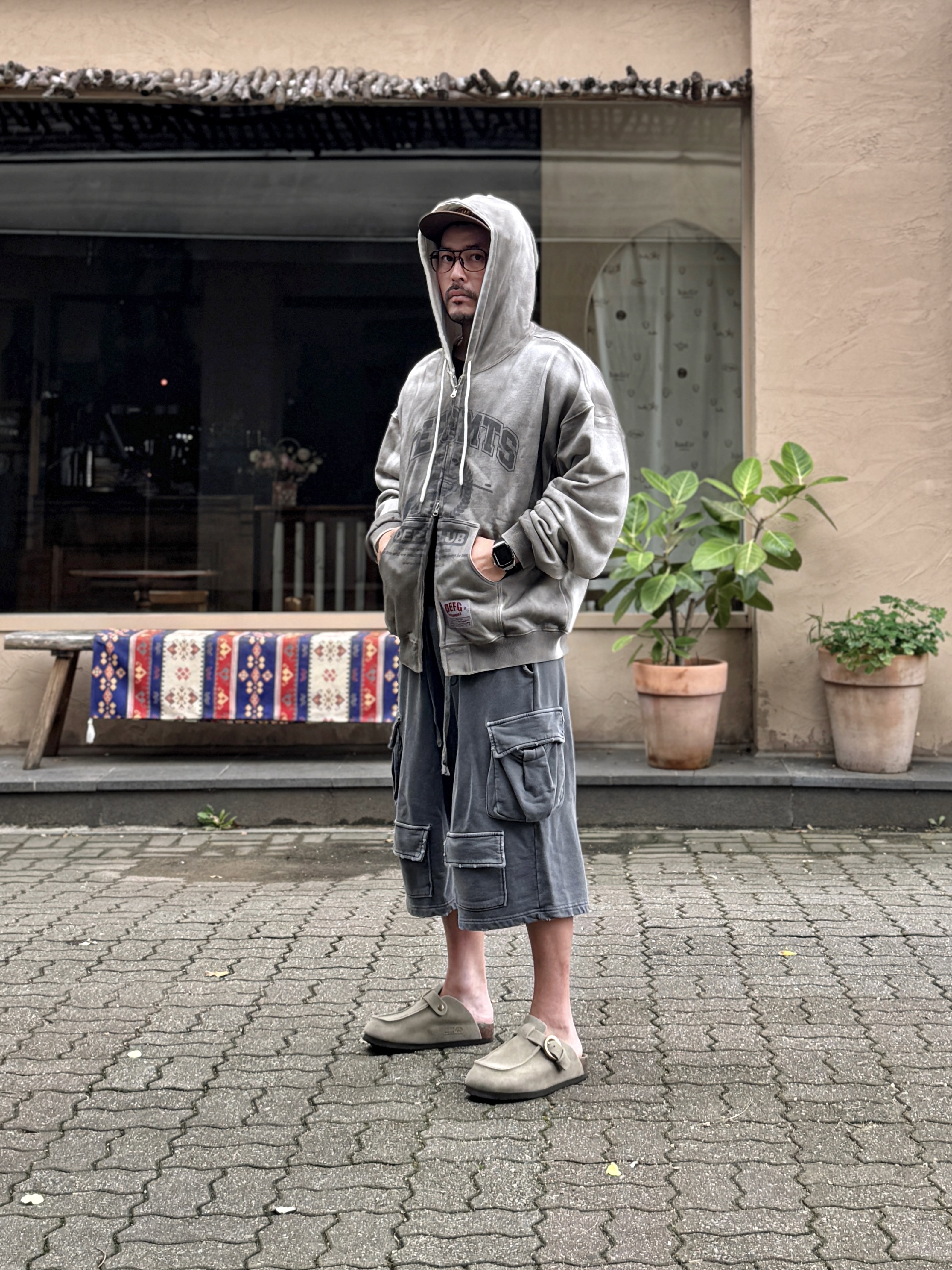 DEFGARMENTS Dirty Washed Hood Zipup Brown, IYSO Ute Taupe 착용 스타일 - 4