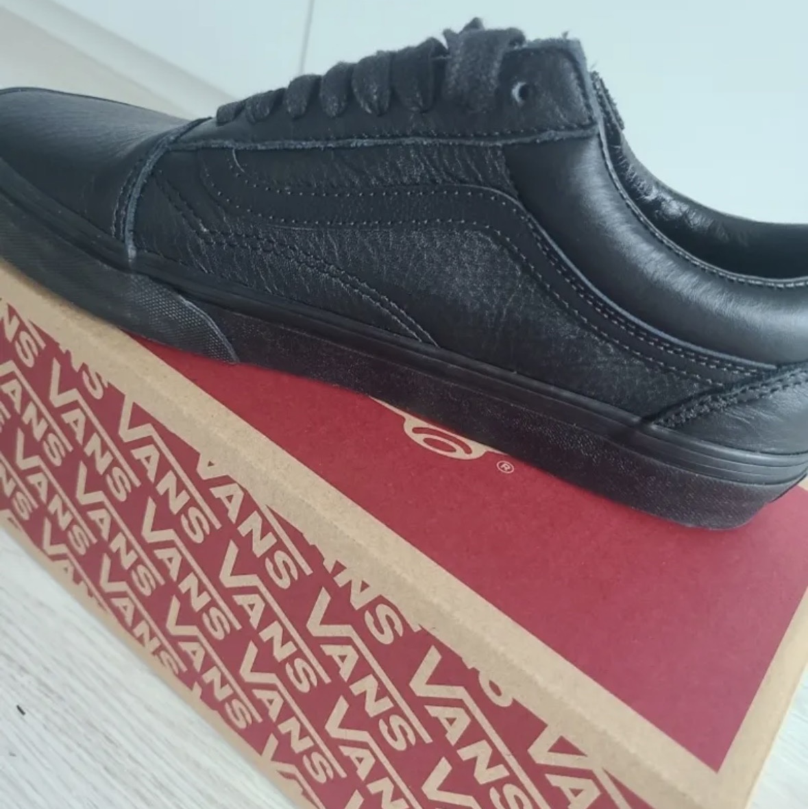 Vans Old Skool Leather Black 착용 스타일