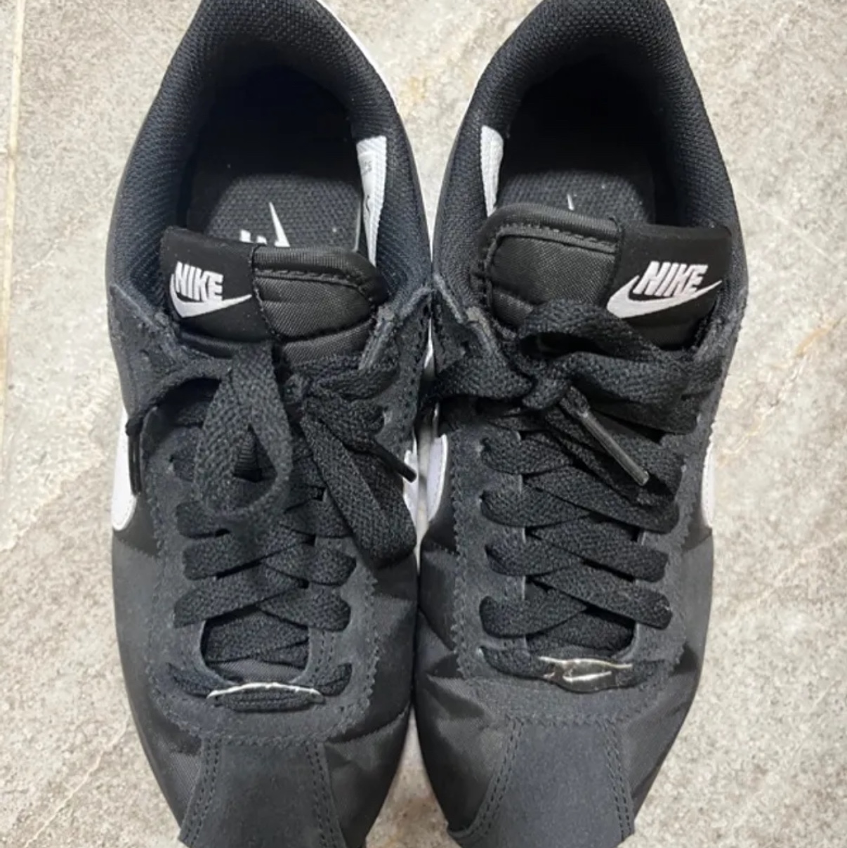 (W) Nike Cortez Black and White 착용 스타일