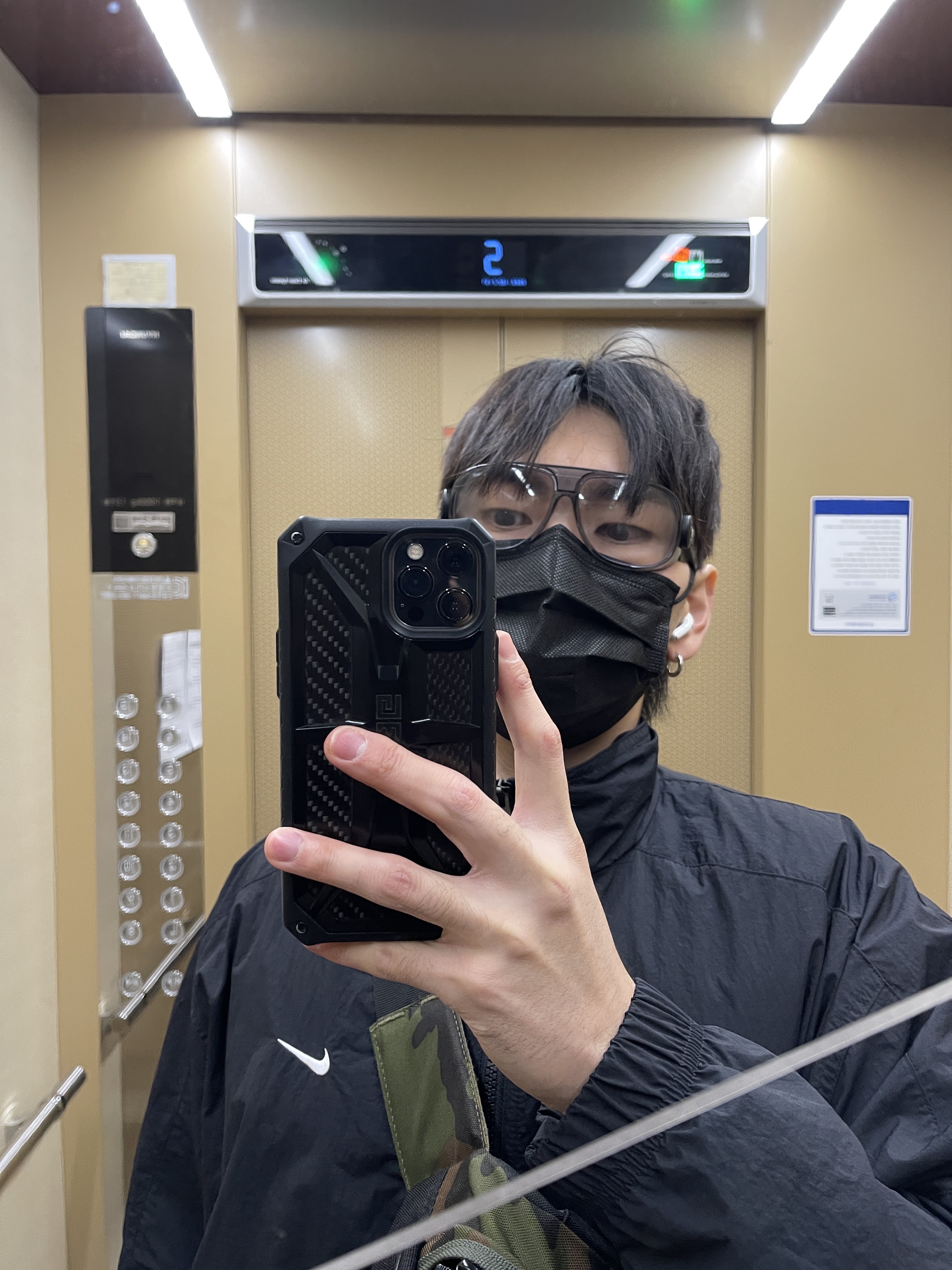 Nike NRG Solo Swoosh Woven Track Jacket Black - Asia, Nike NRG Solo Swoosh Woven Track Pants Black White - Asia 착용 스타일 - 2