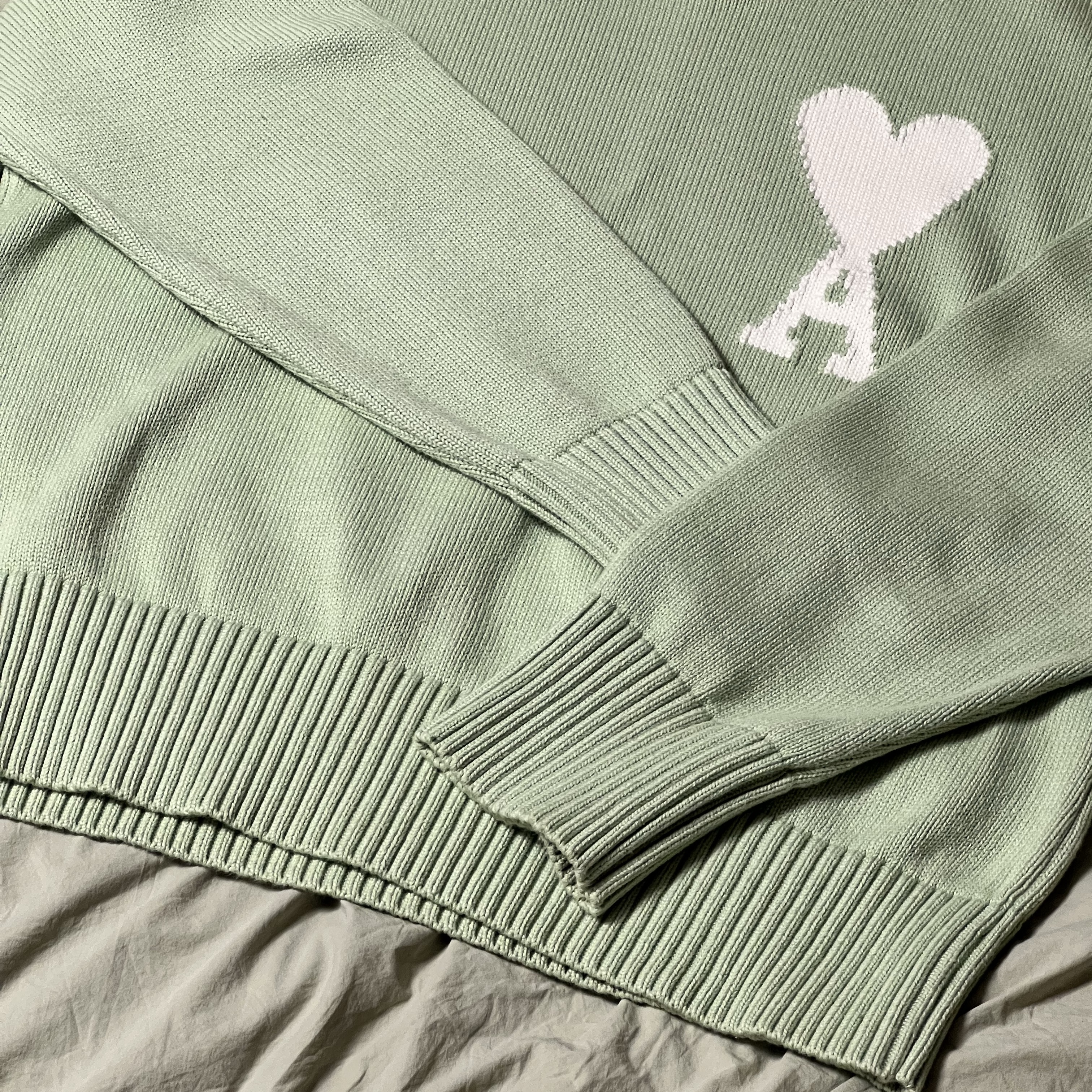 AMI de Coeur Oversize Sweater Aqua 착용 스타일