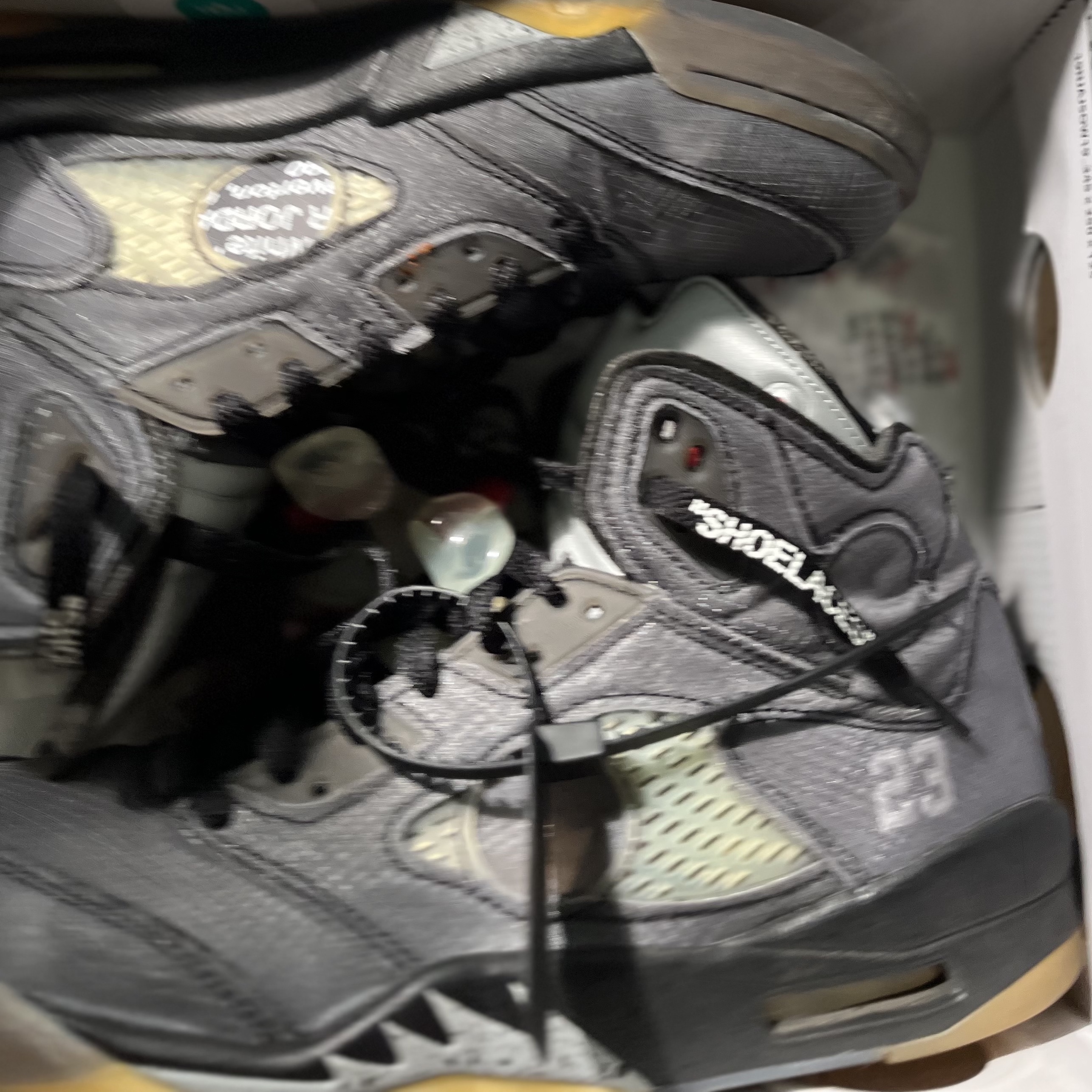 Jordan 5 x Off-White Retro SP Black Muslin 착용 스타일 - 2