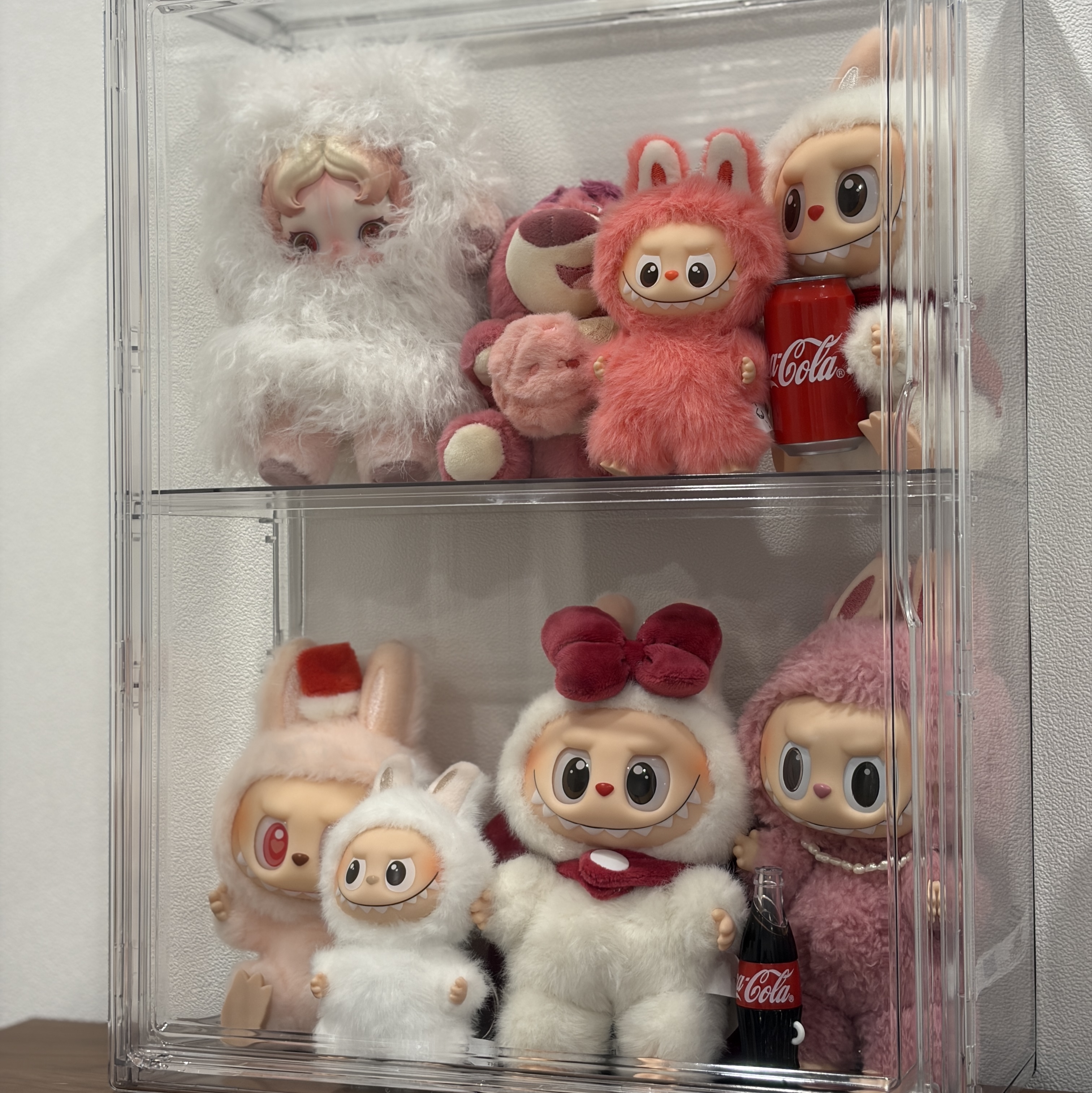 Pop Mart Skullpanda You Found Me ! Series Plush Doll Pendant Ghostie (Opened Case), Pop Mart Labubu Coca Cola Series Surprise Shake Keyring (Opened Case) 착용 스타일