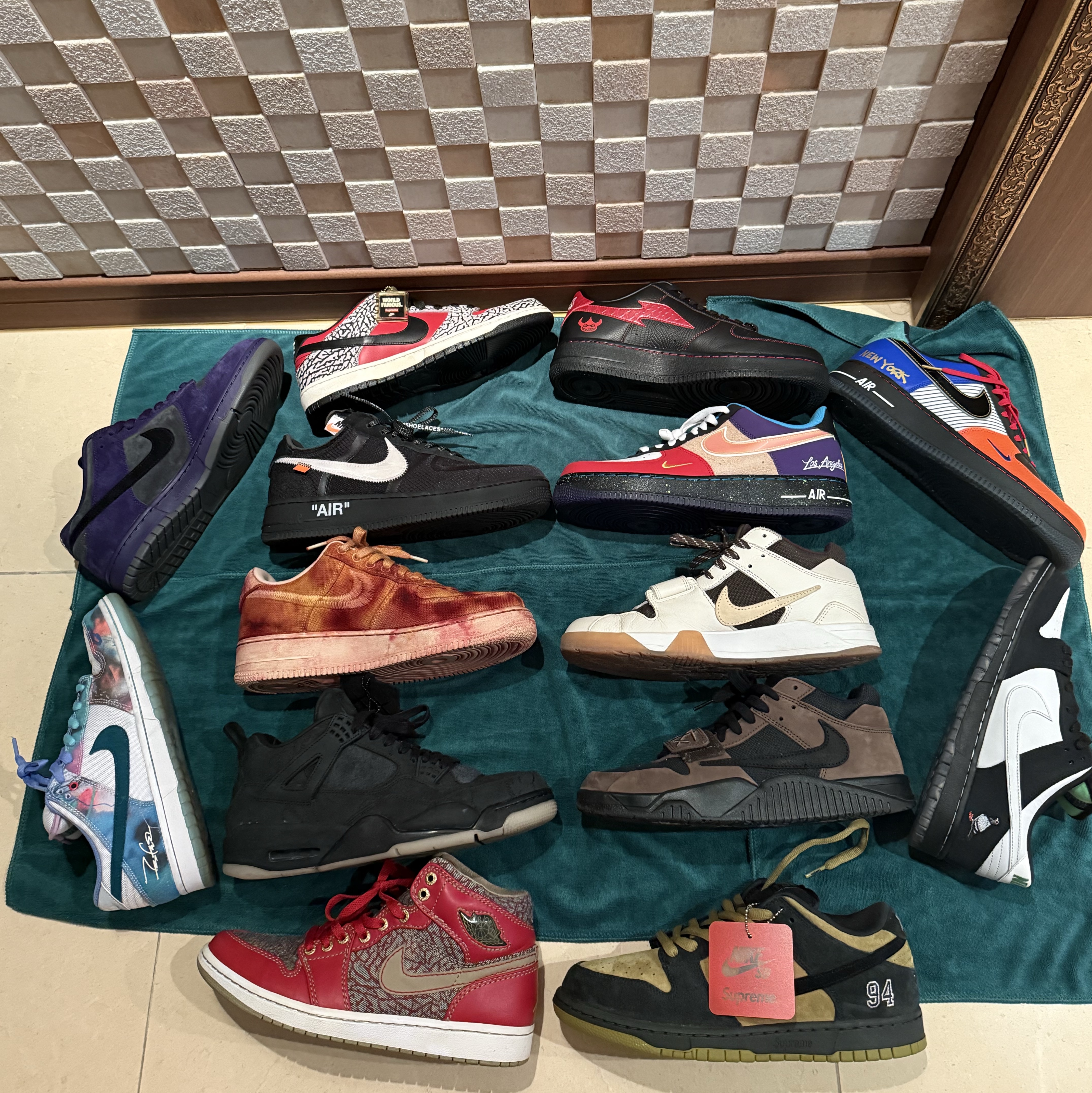 Nike x Supreme SB Dunk Low Ink, Nike x Off-White Air Force 1 Low Black White 착용 스타일 - 1