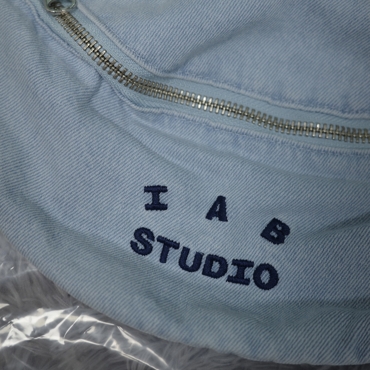 IAB Studio Denim Hip Sack Blue 착용 스타일 - 1