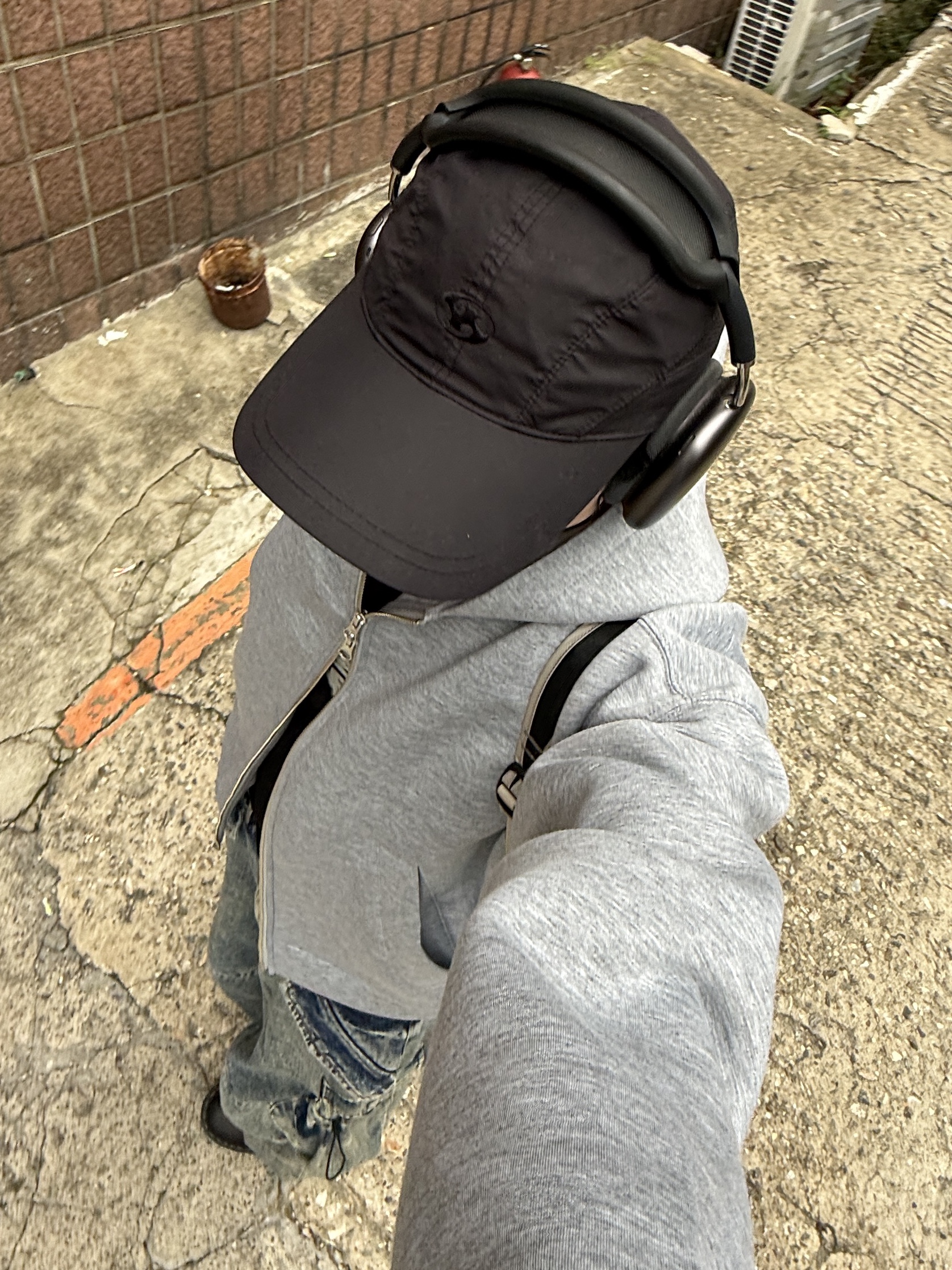 Dr. Martens 1461 Ambassador Black, Arc'teryx Heliad 15 Backpack Rune 착용 스타일 - 8