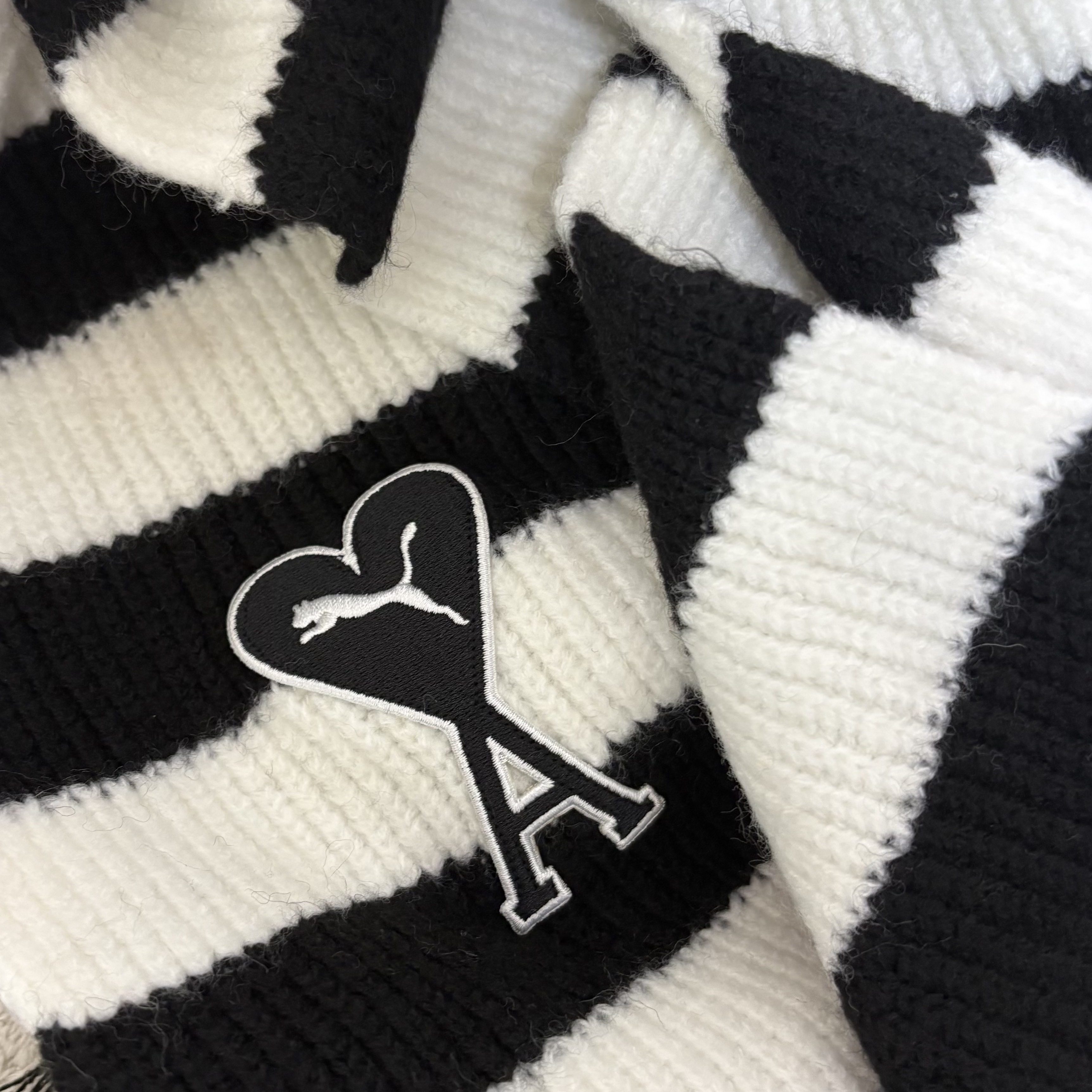 Puma x AMI Scarf Black White 착용 스타일