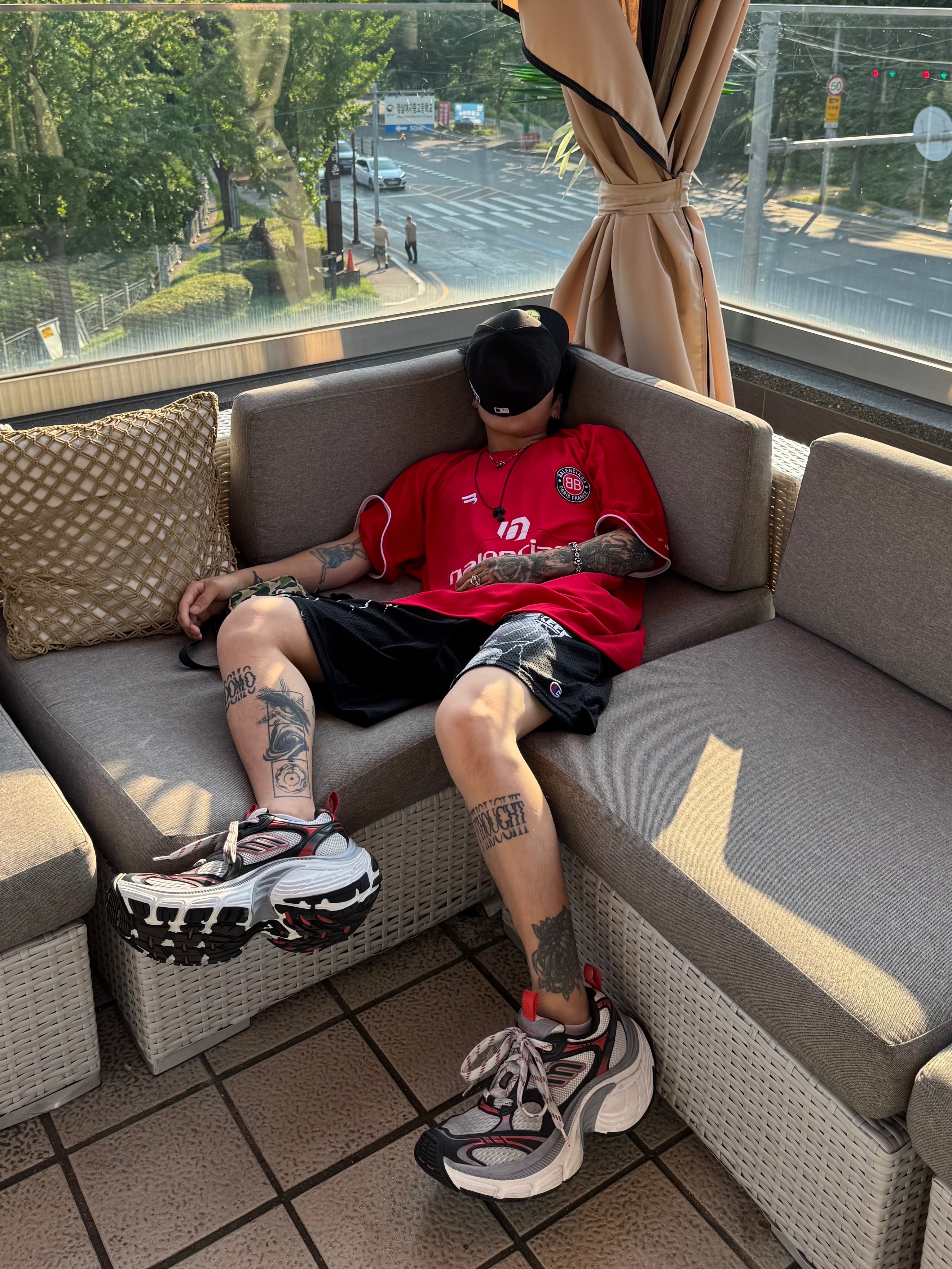 Balenciaga 10XL Sneakers Grey White Red, Bape ABC Camo Shark Mini Bag Green 착용 스타일 - 2