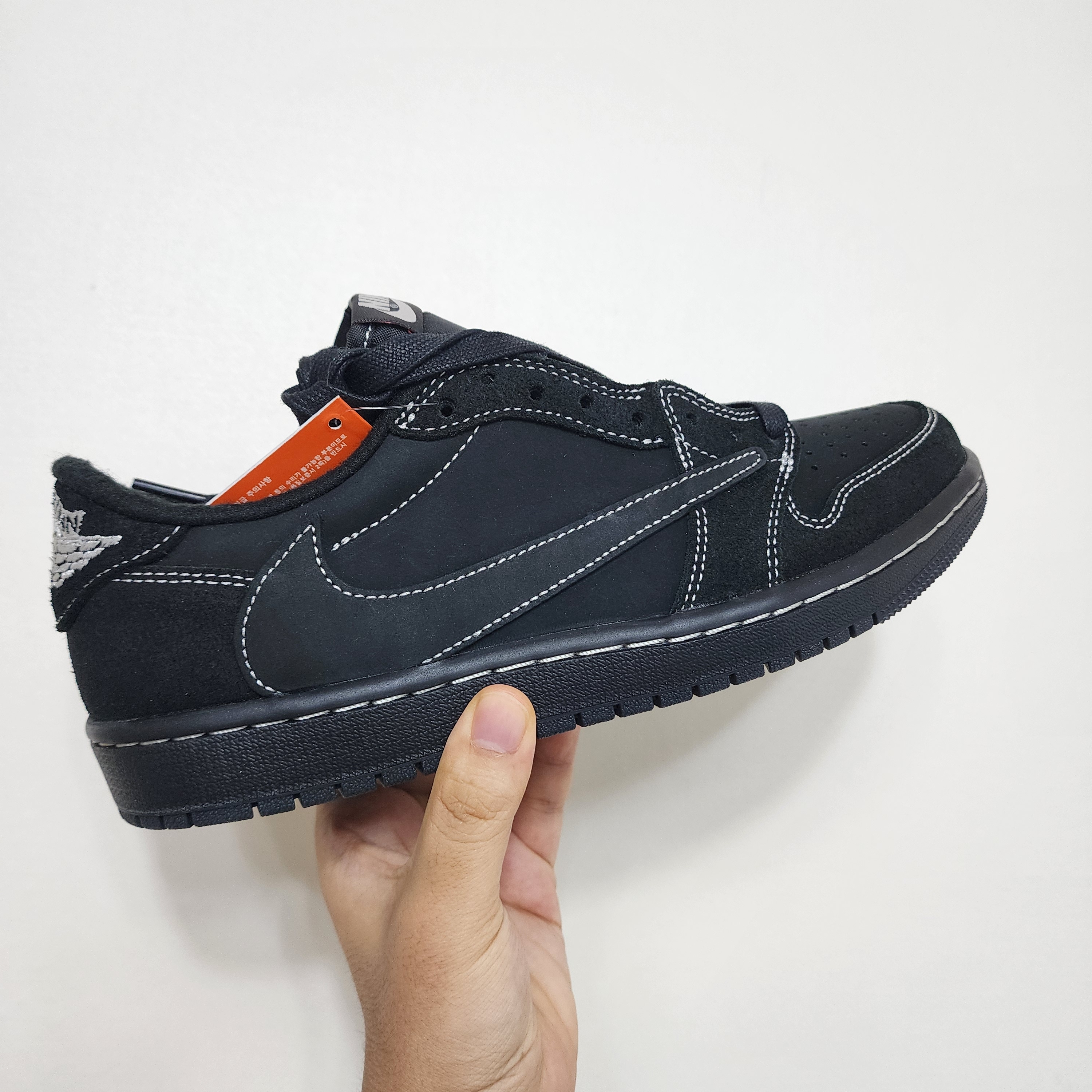 Jordan 1 x Travis Scott Retro Low OG SP Black Phantom 착용 스타일