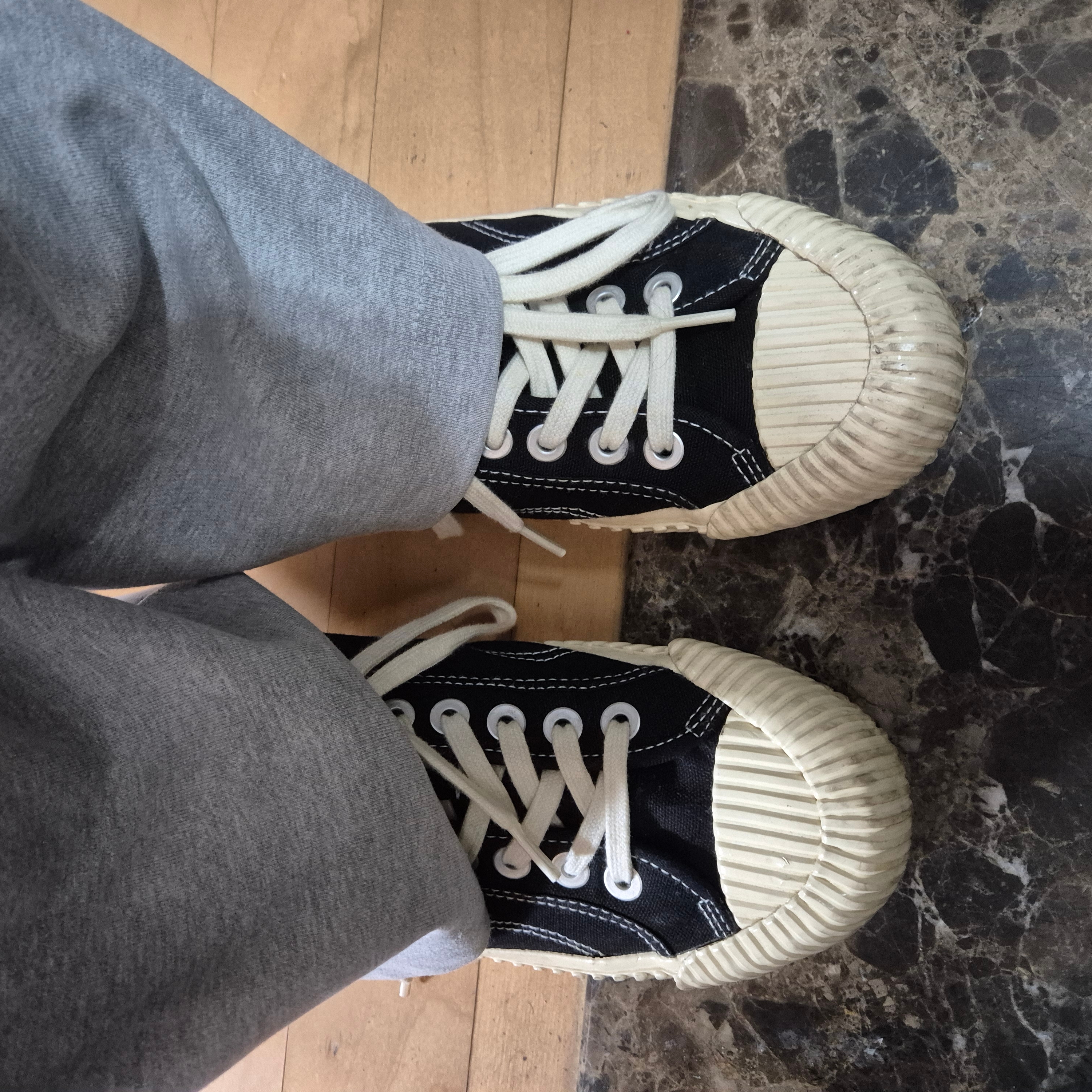 Excelsior Bolt Low Carbon Black 착용 스타일