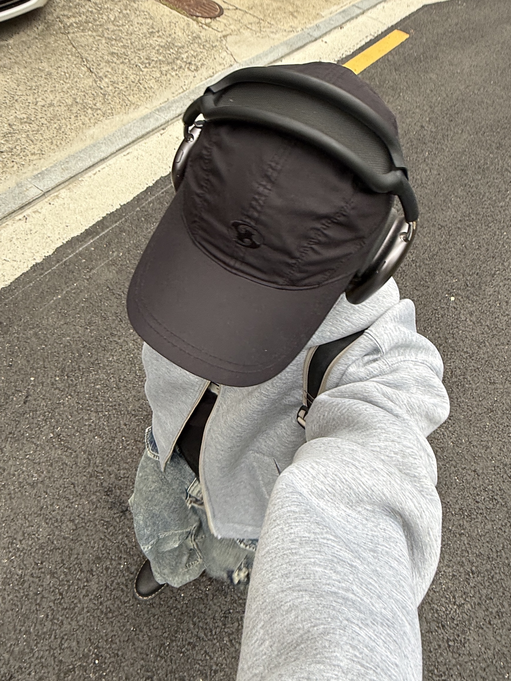 Dr. Martens 1461 Ambassador Black, Arc'teryx Heliad 15 Backpack Rune 착용 스타일 - 3