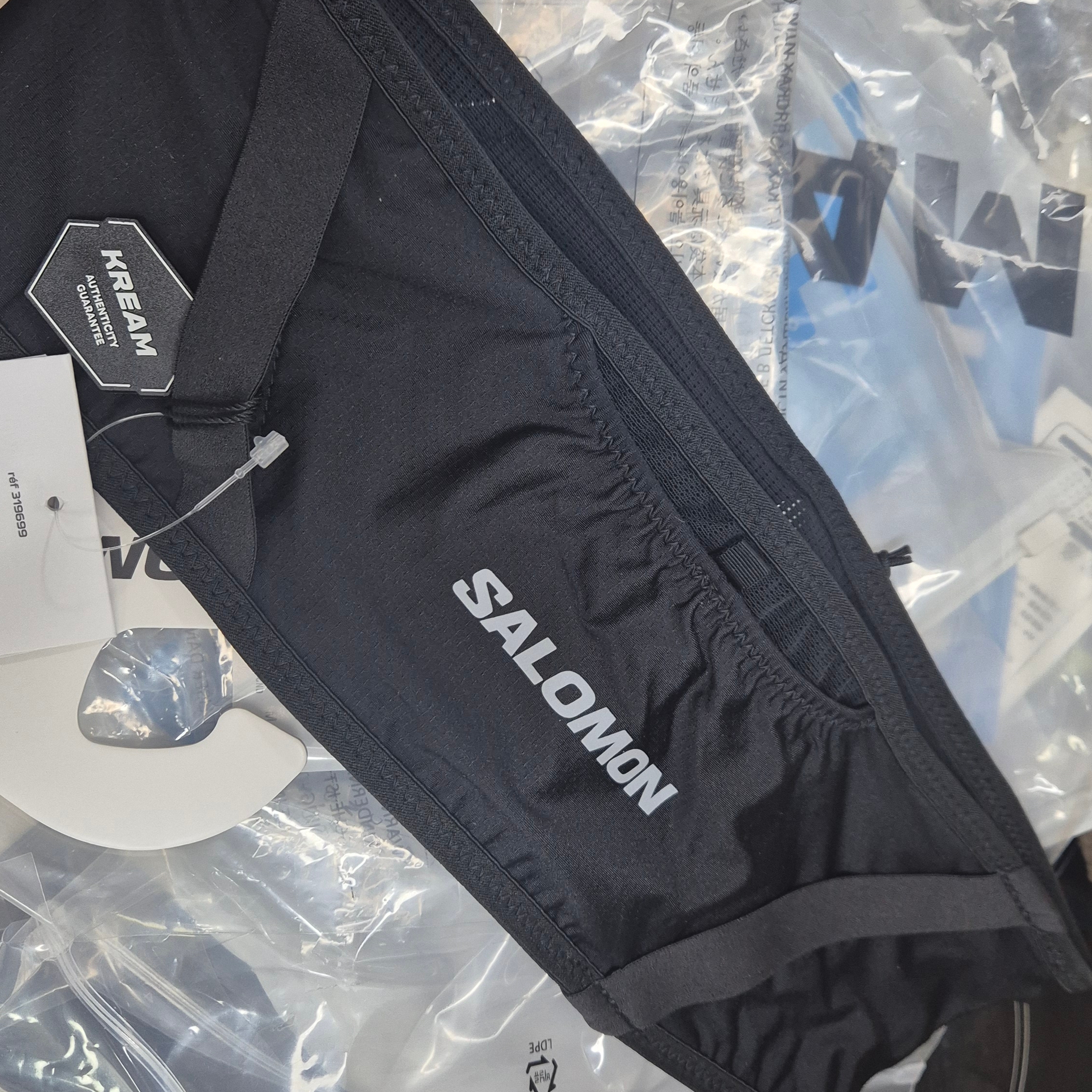 Salomon Pulse Belt Black 착용 스타일
