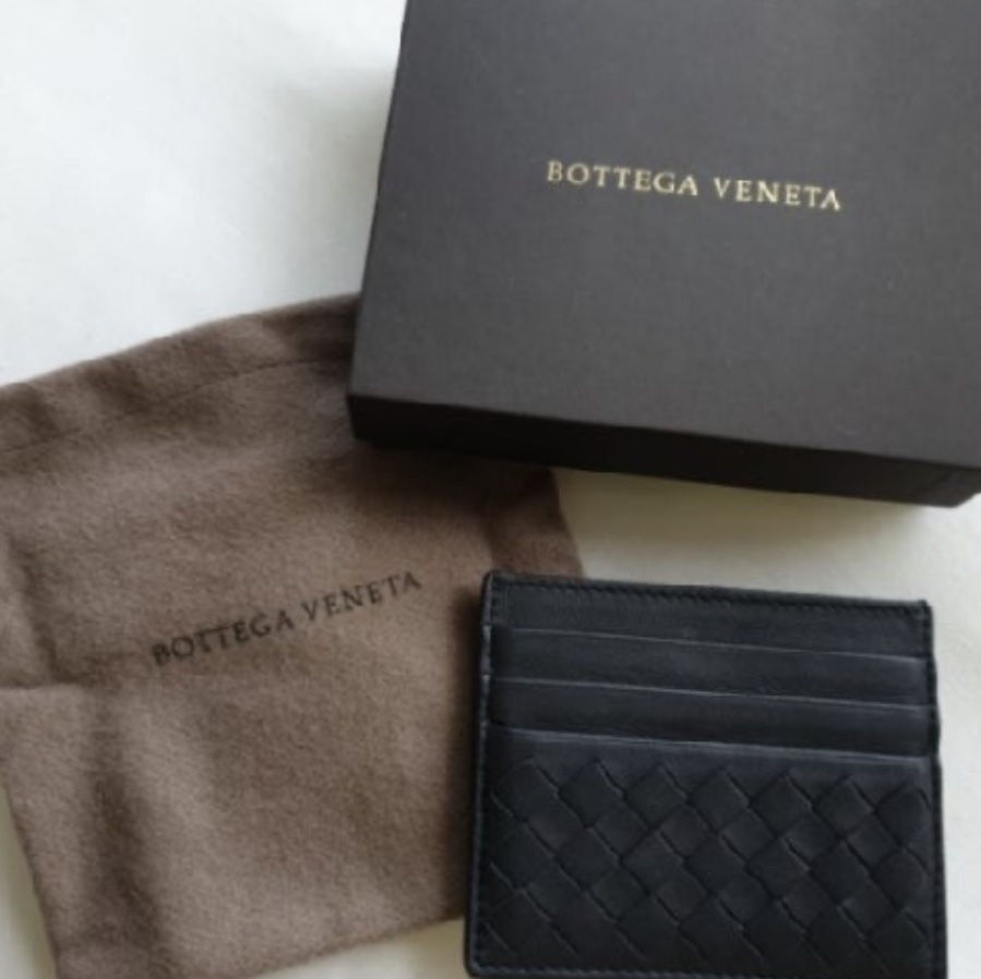 Bottega Veneta Credit Card Case Black 착용 스타일