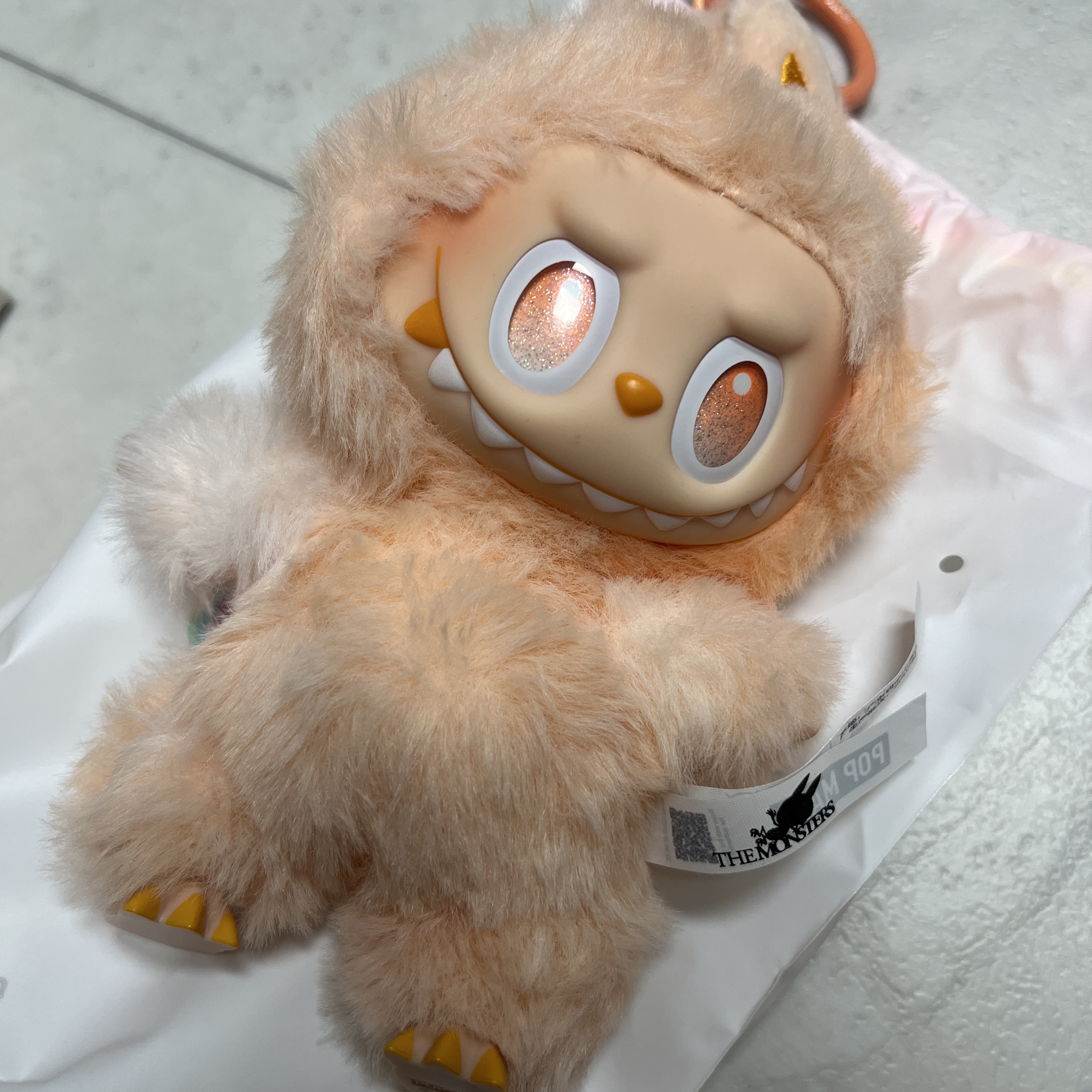 Pop Mart Labubu The Monsters Highlight Series Happiness Keyring (Opened Case) 착용 스타일