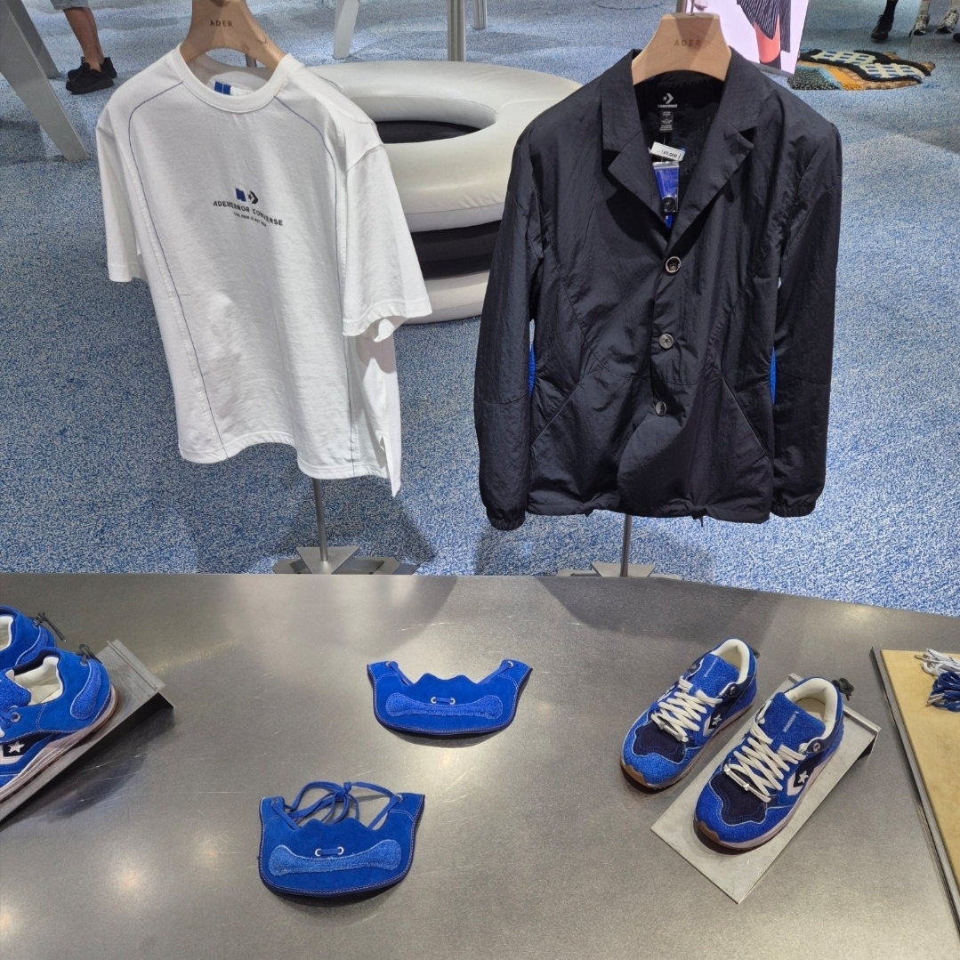 Converse x Ader Error Blazer Jacket Black, Converse x Ader Error Wave Trainer Blue 착용 스타일