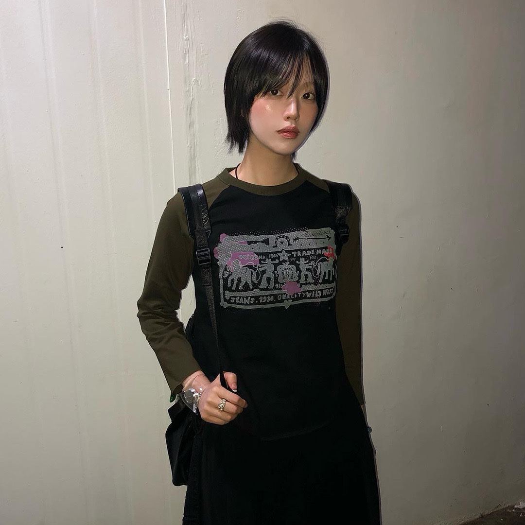 Thevinylhouse Cowboy Pictogram Raglan LS Tee Khaki 착용 스타일