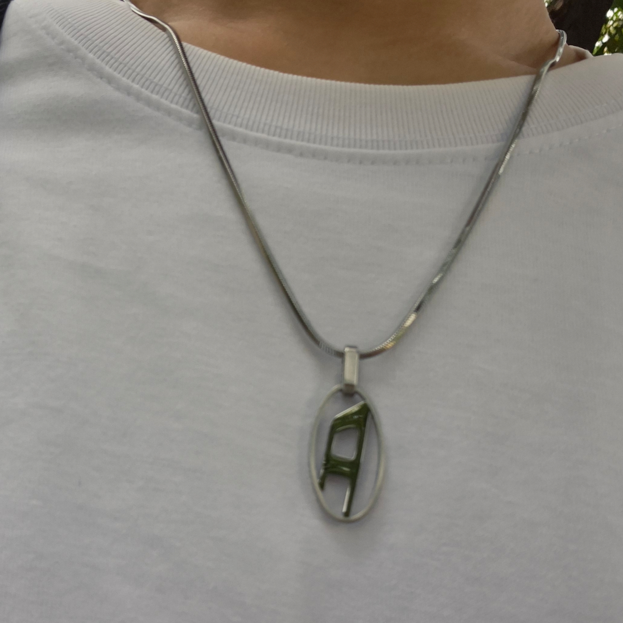 Diesel Dx1342 Stainless Steel Pendant Necklace Silver 착용 스타일