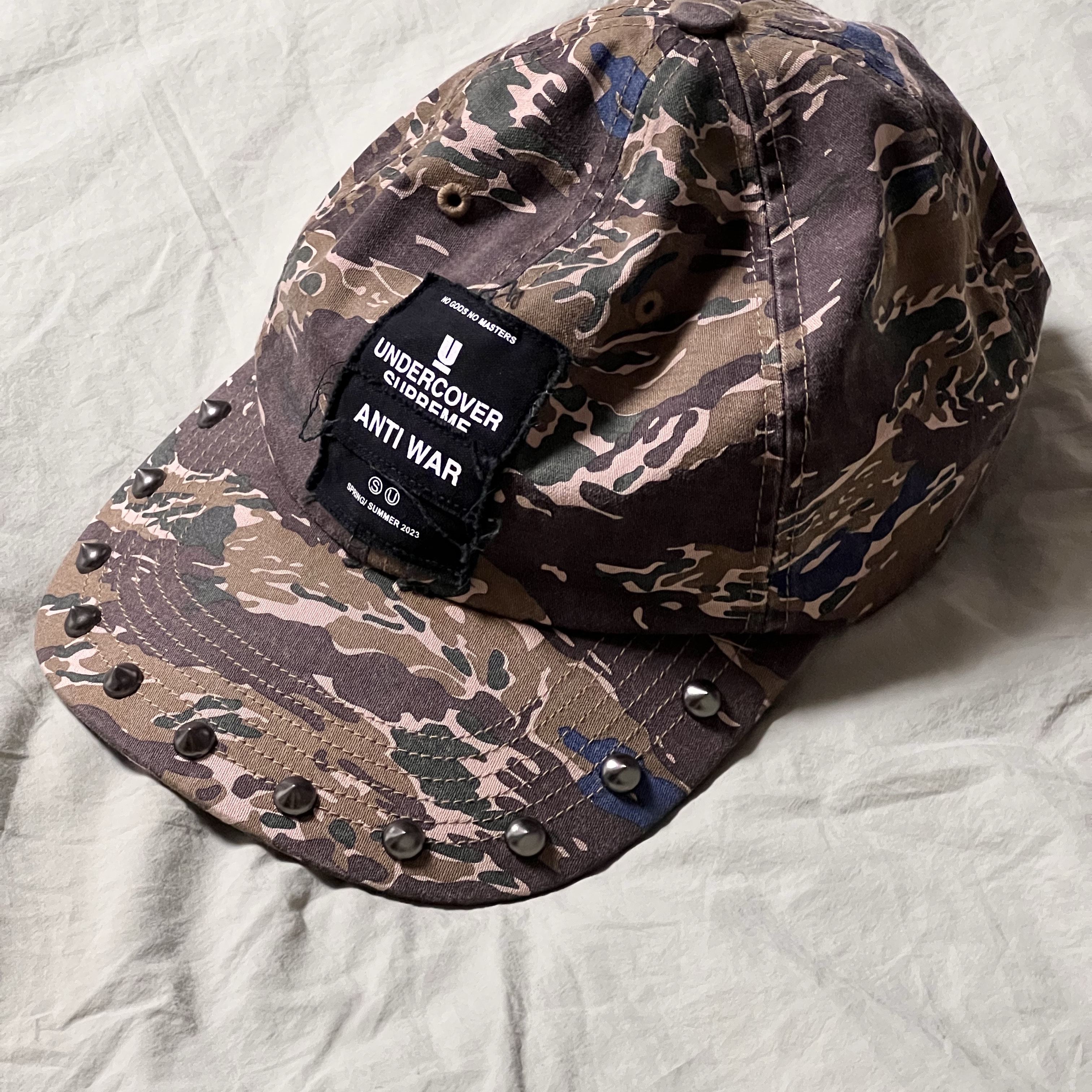 Supreme x Undercover Studded 6-Panel Brown Camo - 23SS 착용 스타일