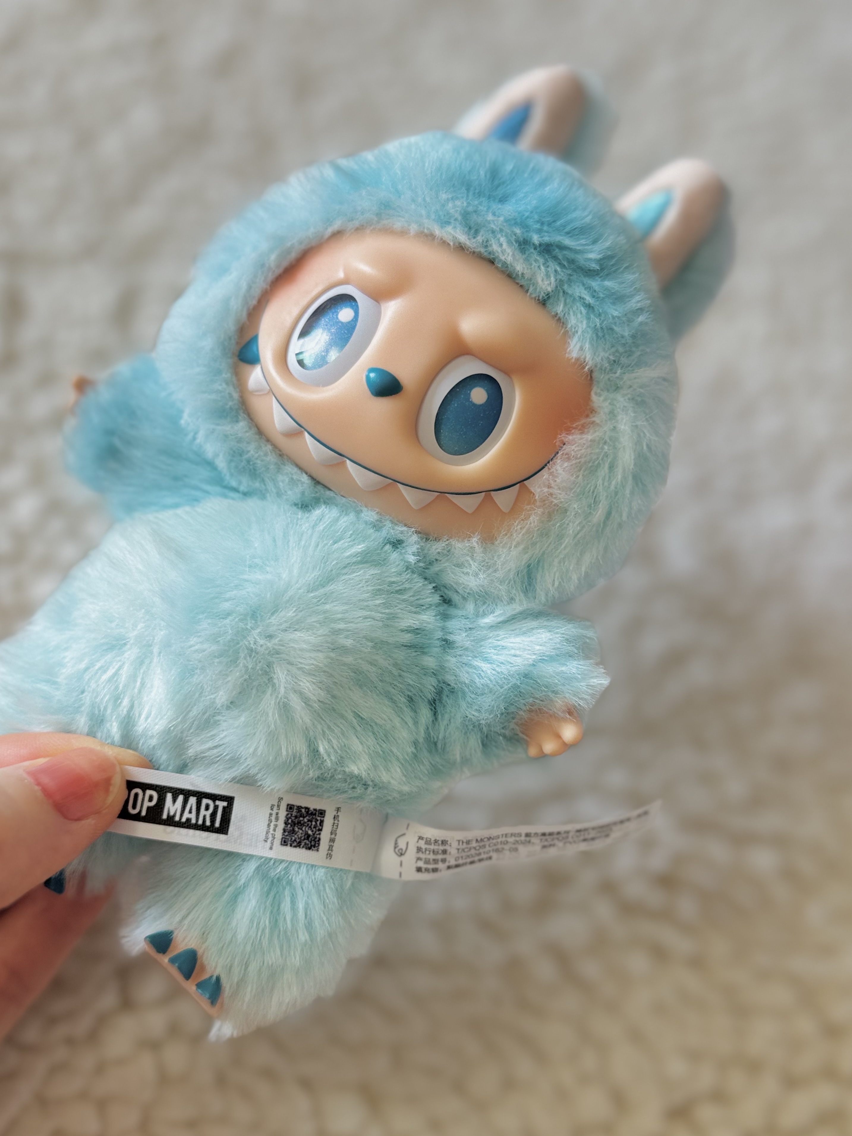 Pop Mart Labubu The Monsters Highlight Series Hope Keyring (Opened Case), Pop Mart Labubu The Monsters Highlight Series Serenity Keyring (Opened Case) 착용 스타일 - 2