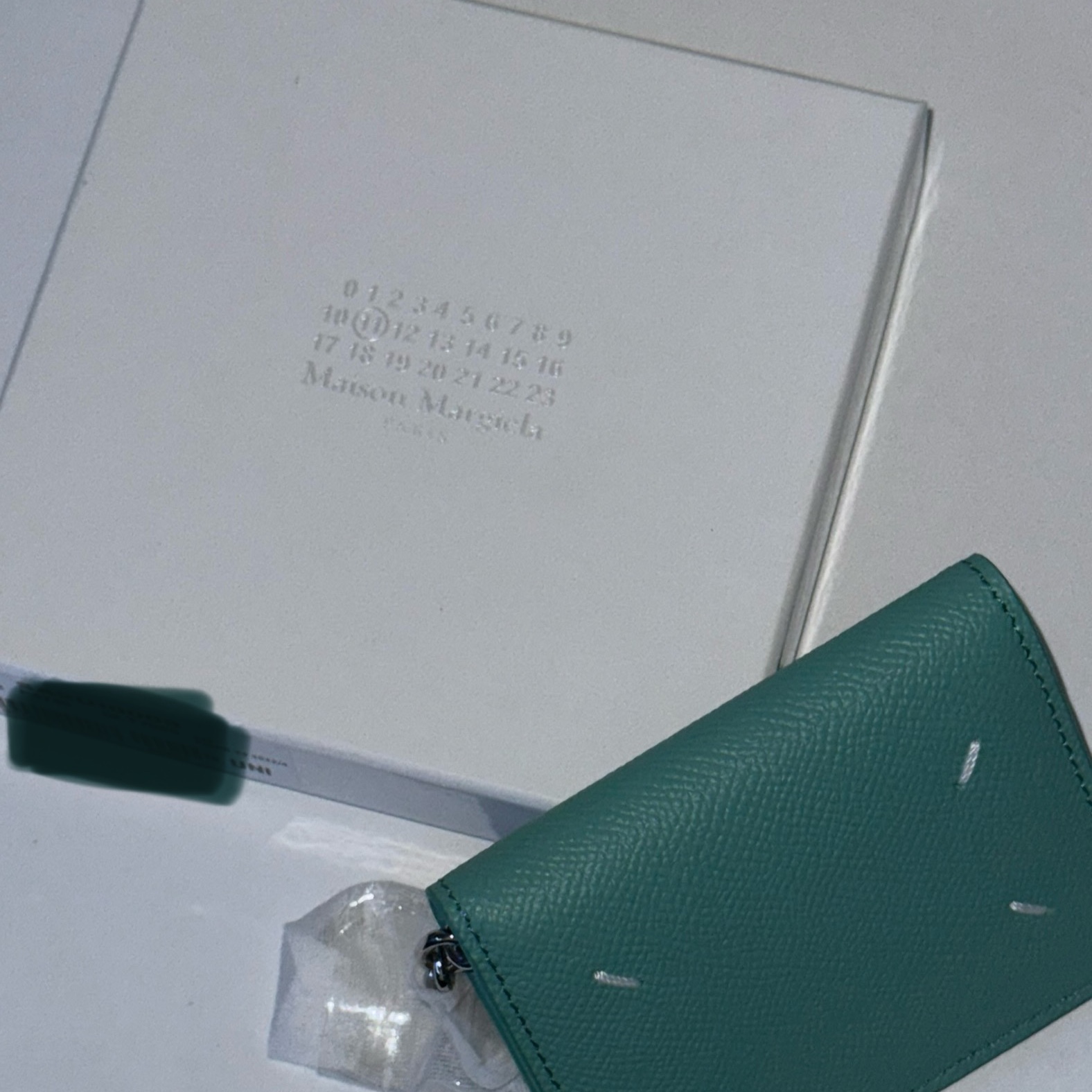 Maison Margiela Four Stitches Keyring Card Holder Black 착용 스타일