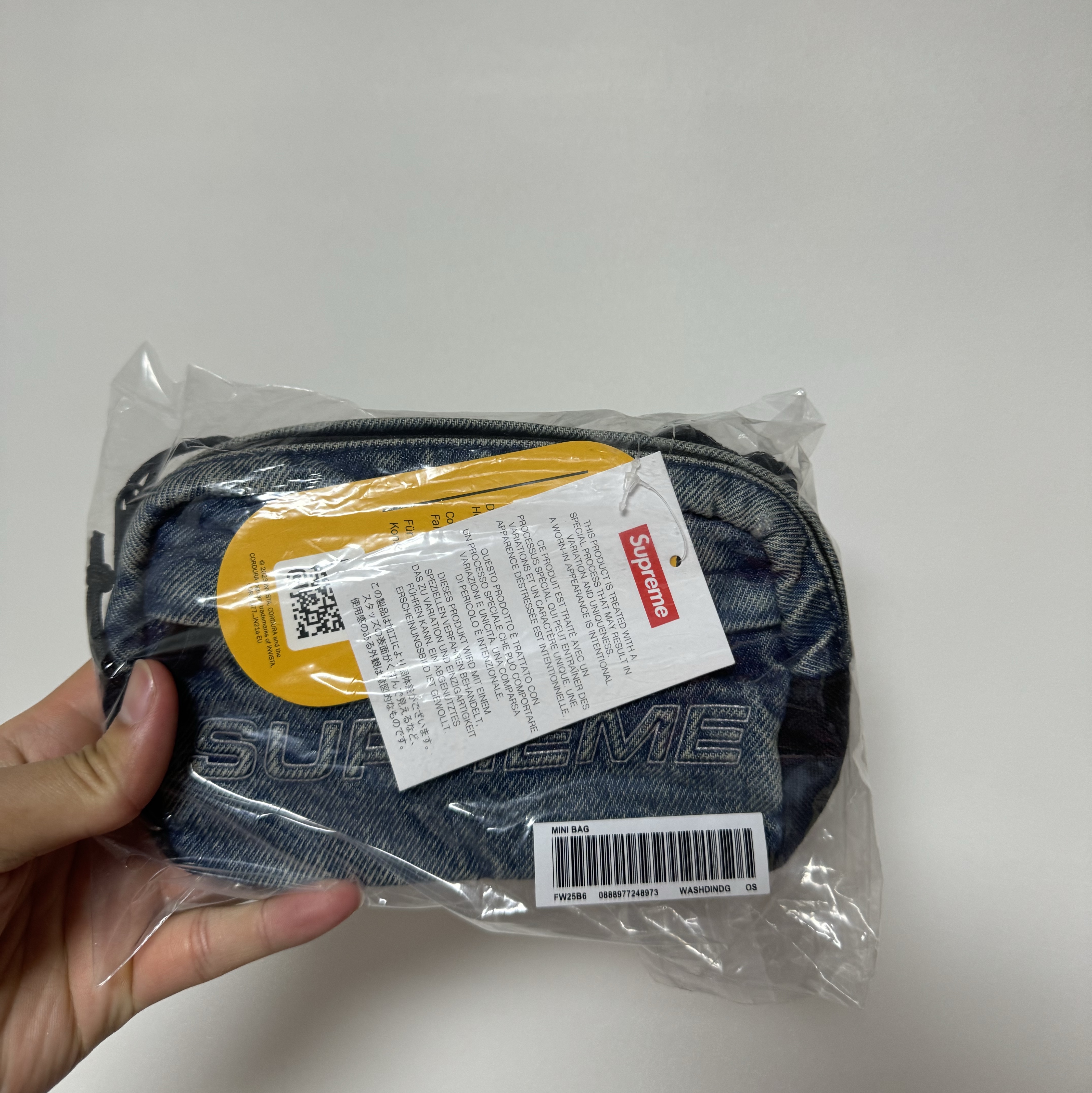 Supreme Denim Mini Shoulder Bag Washed Indigo - 25FW 착용 스타일