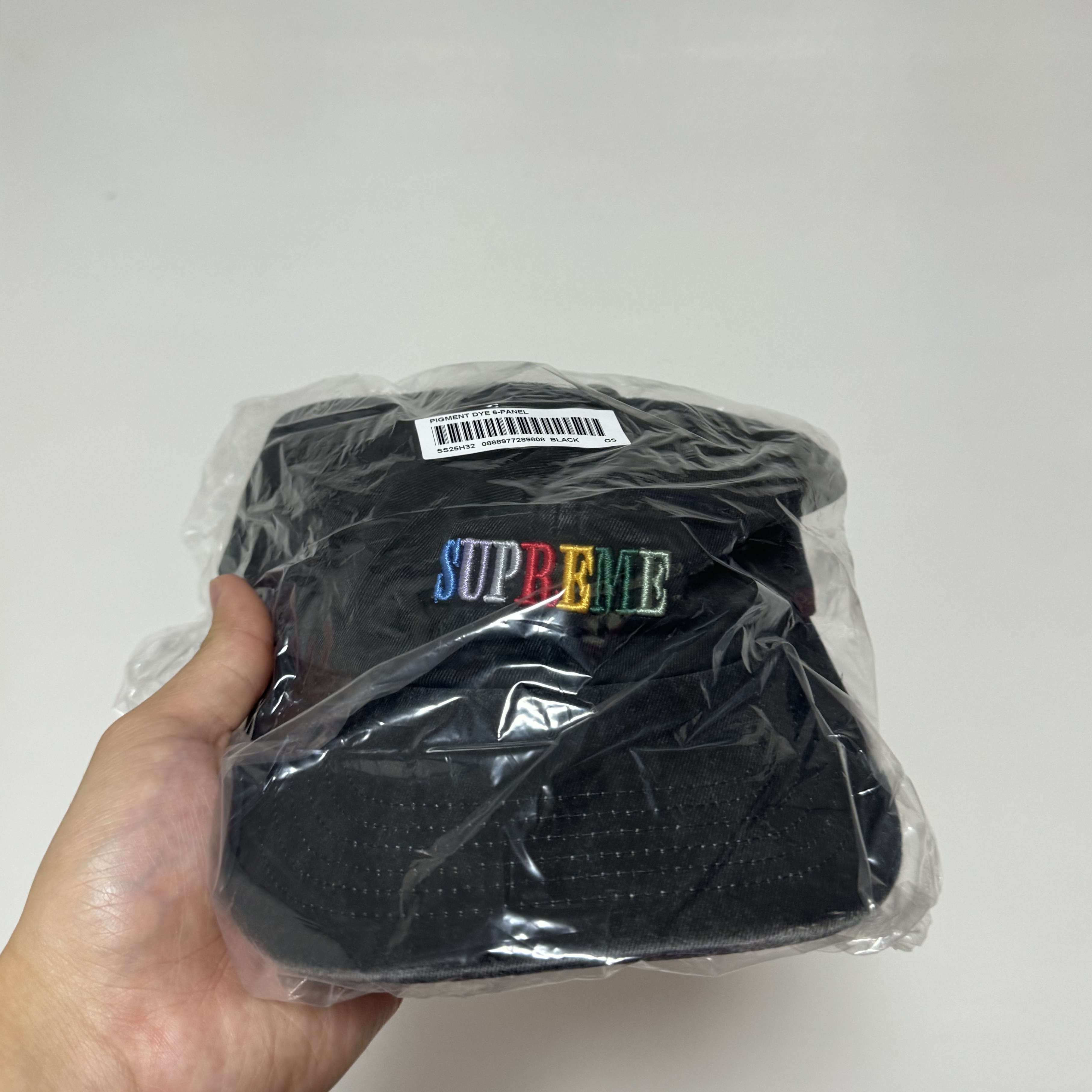 Supreme Pigment Dye 6-Panel Black - 25SS 착용 스타일