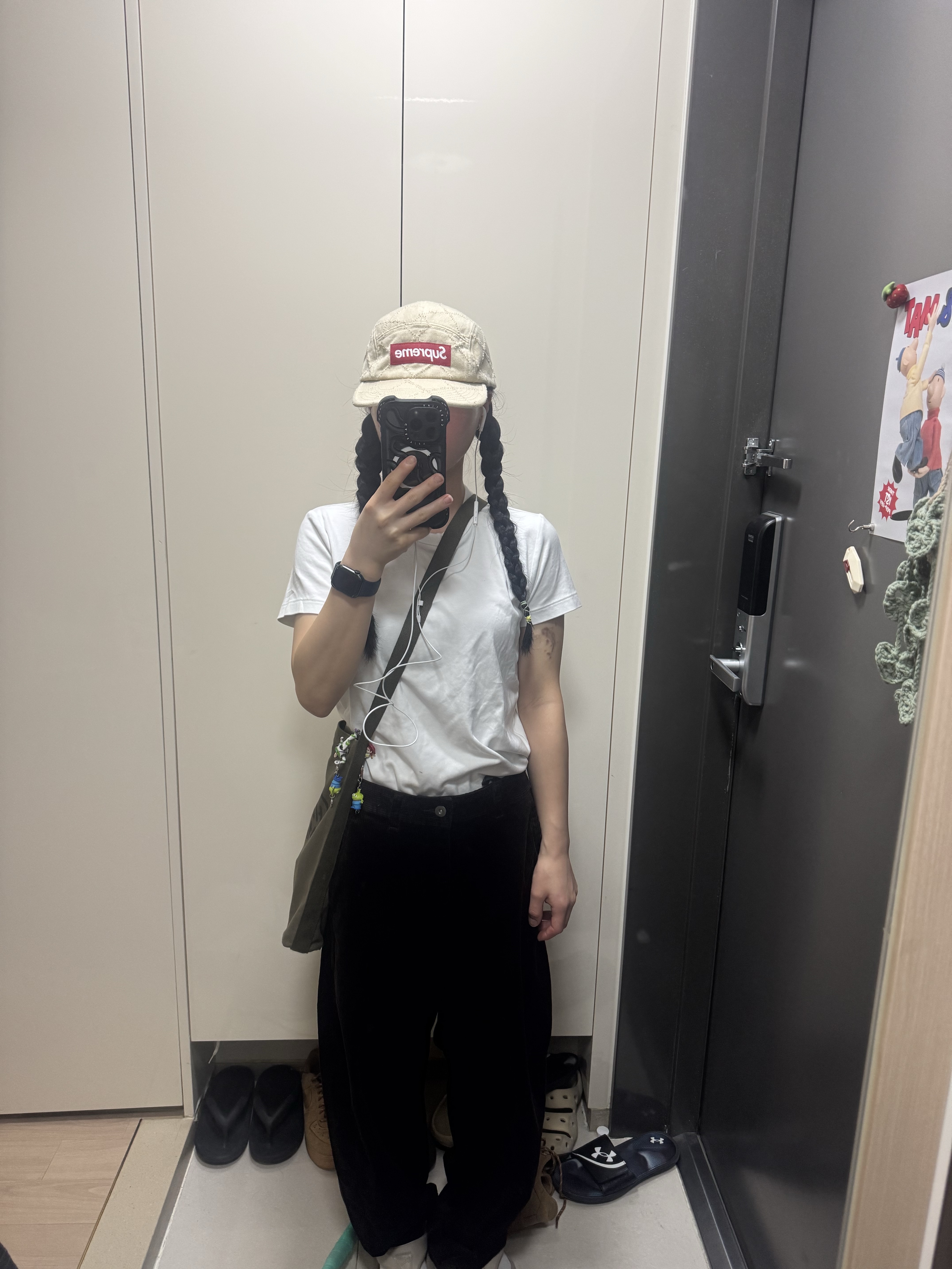 Supreme Punched Denim Camp Cap Dyed Beige - 23FW, Human Made Military Mini Shoulder Bag Olive Drab 착용 스타일 - 1