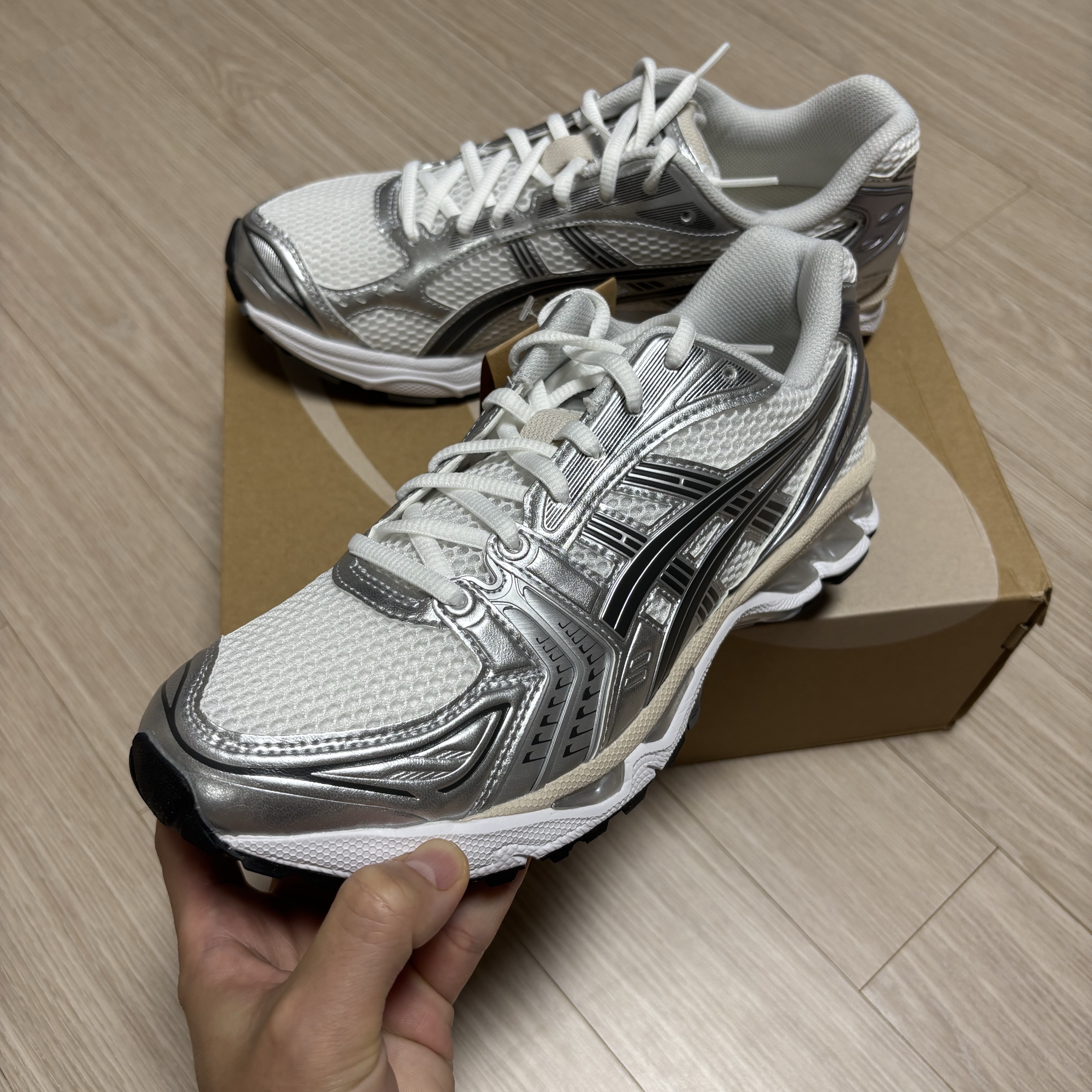 Asics Gel-Kayano 14 White Graphite Grey 착용 스타일 - 3