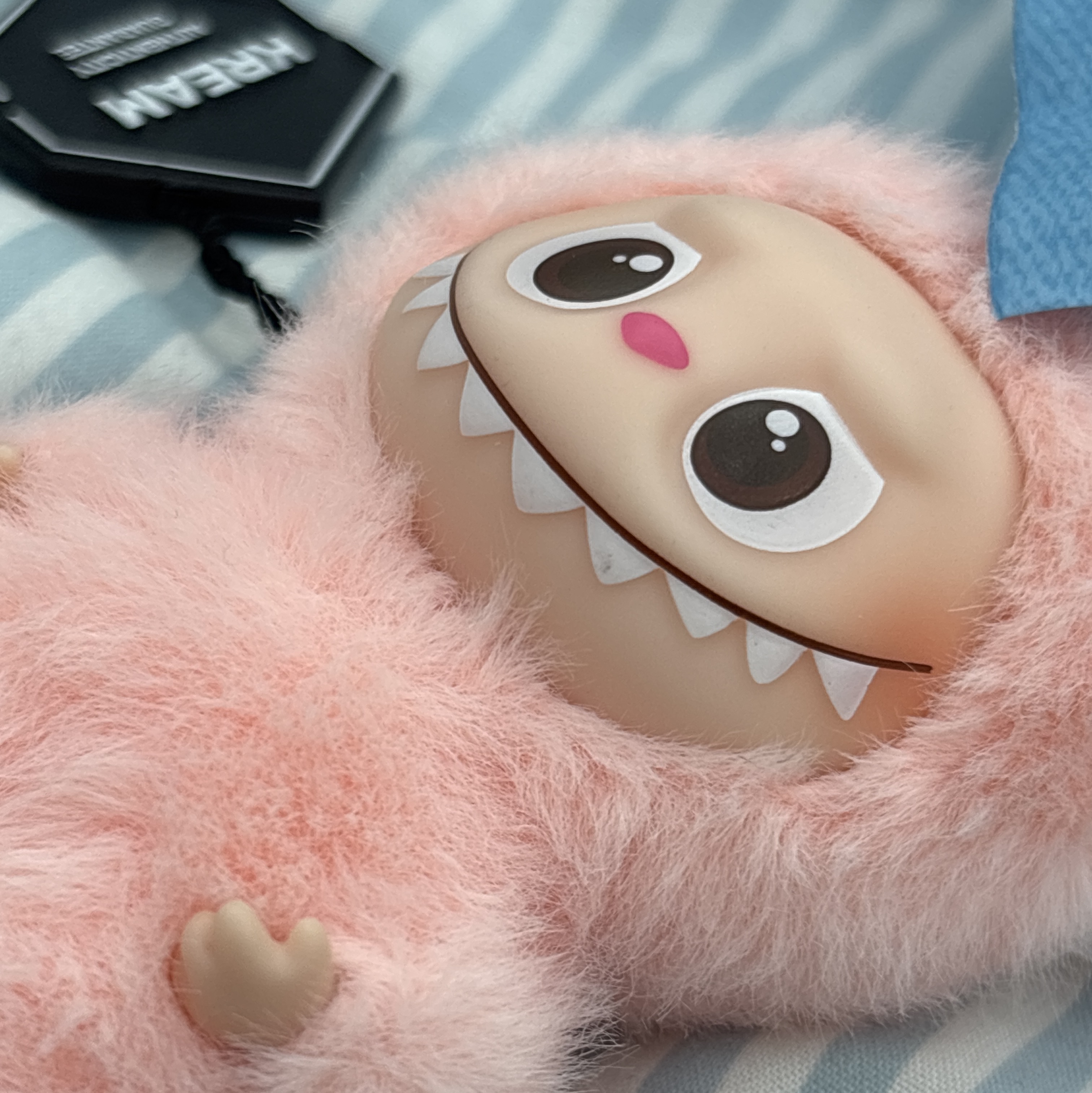 Pop Mart Labubu The Monsters Pin For Love Series Vinyl Plush Pendant (N-Z) U (Opened Case) 착용 스타일