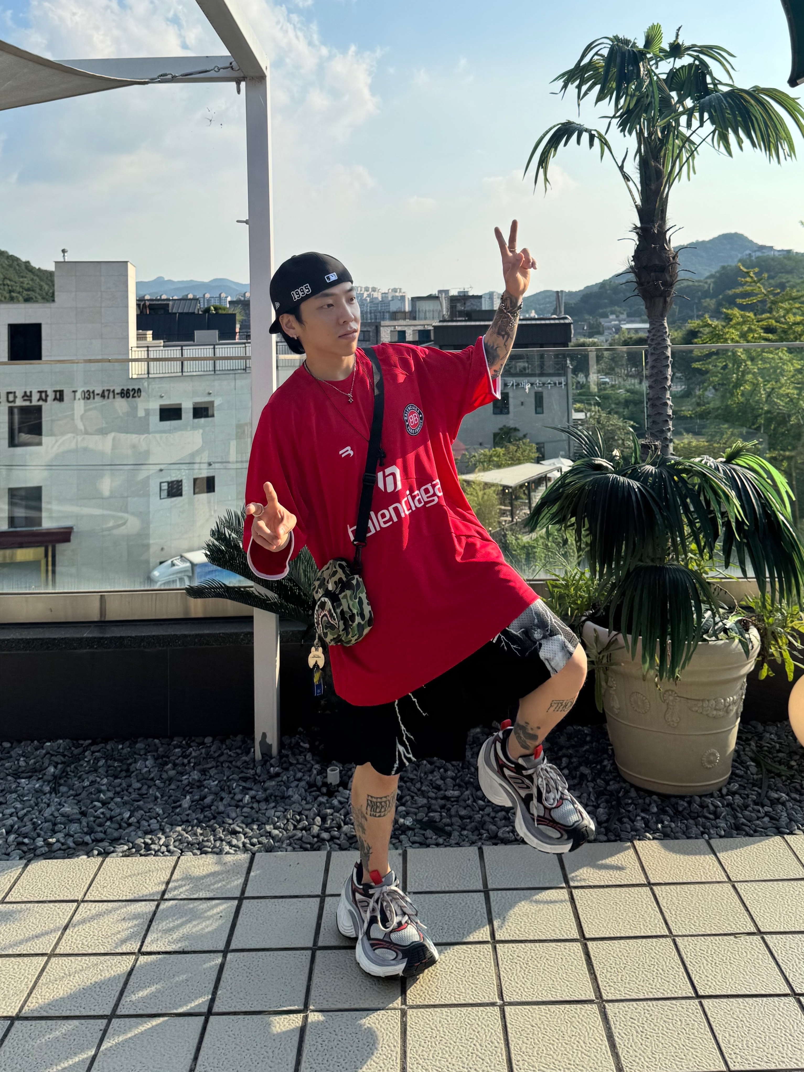 Balenciaga 10XL Sneakers Grey White Red, Bape ABC Camo Shark Mini Bag Green 착용 스타일 - 5