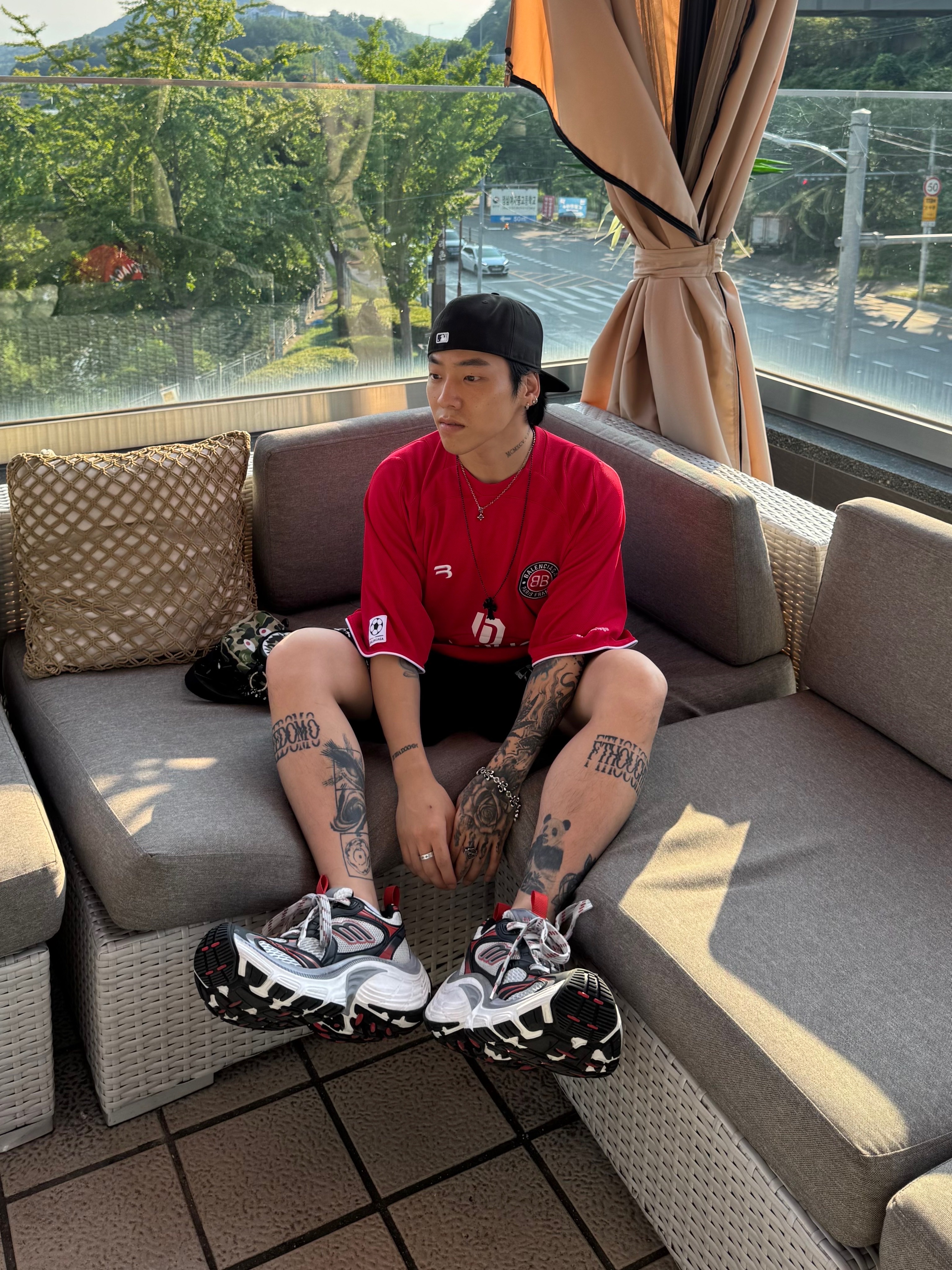 Balenciaga 10XL Sneakers Grey White Red, Bape ABC Camo Shark Mini Bag Green 착용 스타일 - 4