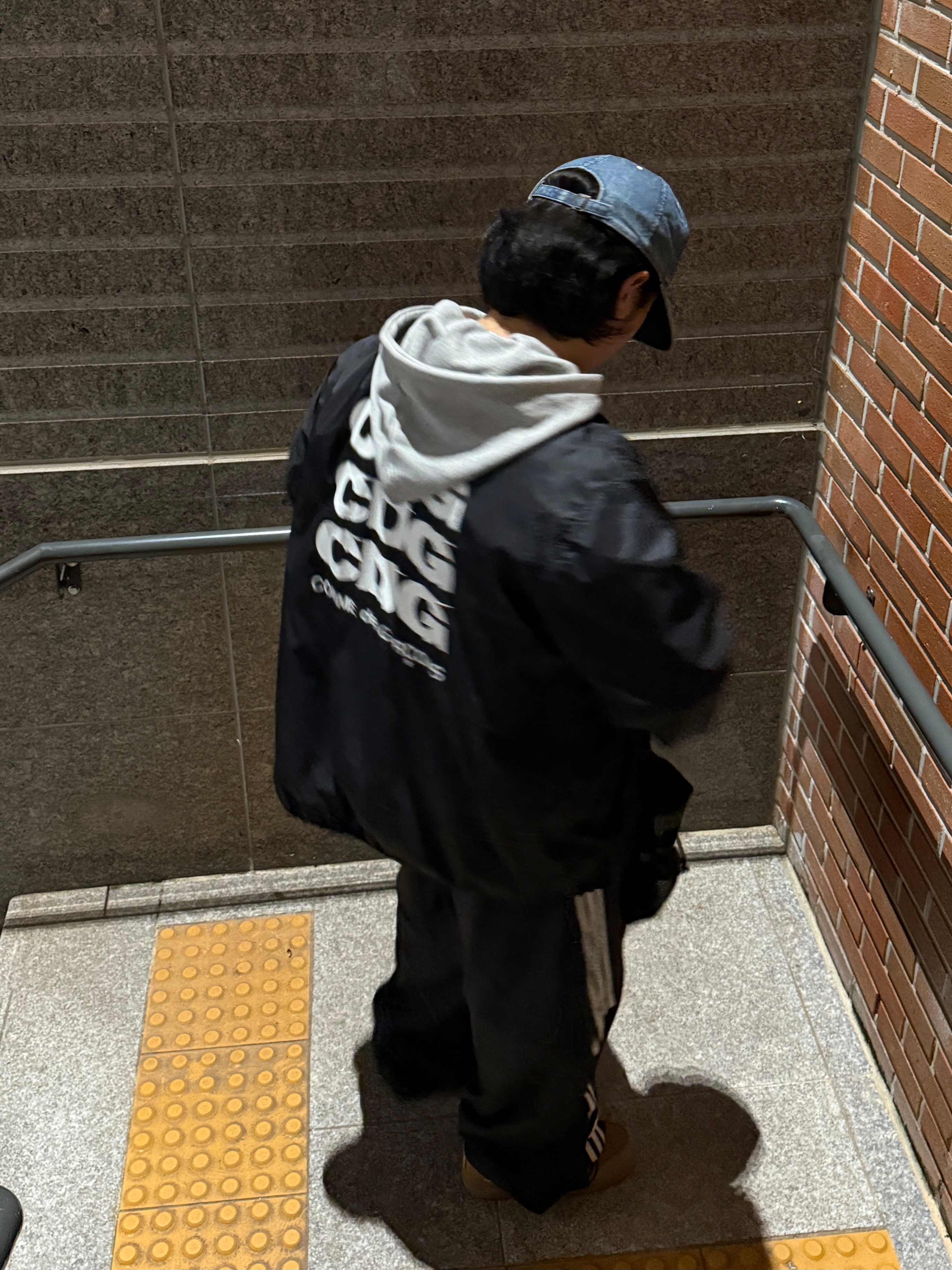 CDG Logo Coach Jacket Black, CDG Logo Coach Jacket Black 착용 스타일 - 1