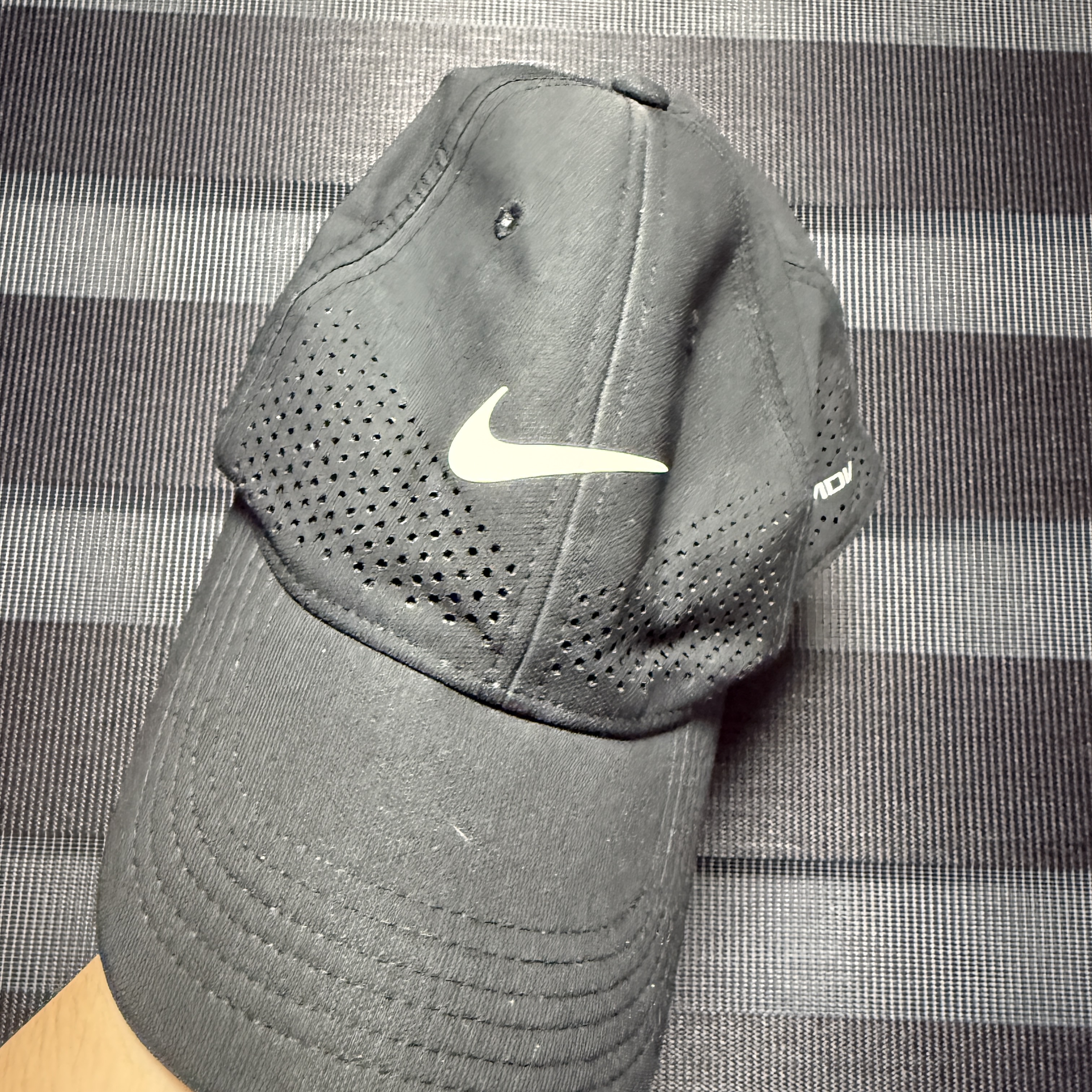 Nike Dri-Fit Adv Club Unstructured Swoosh Cap Black 착용 스타일