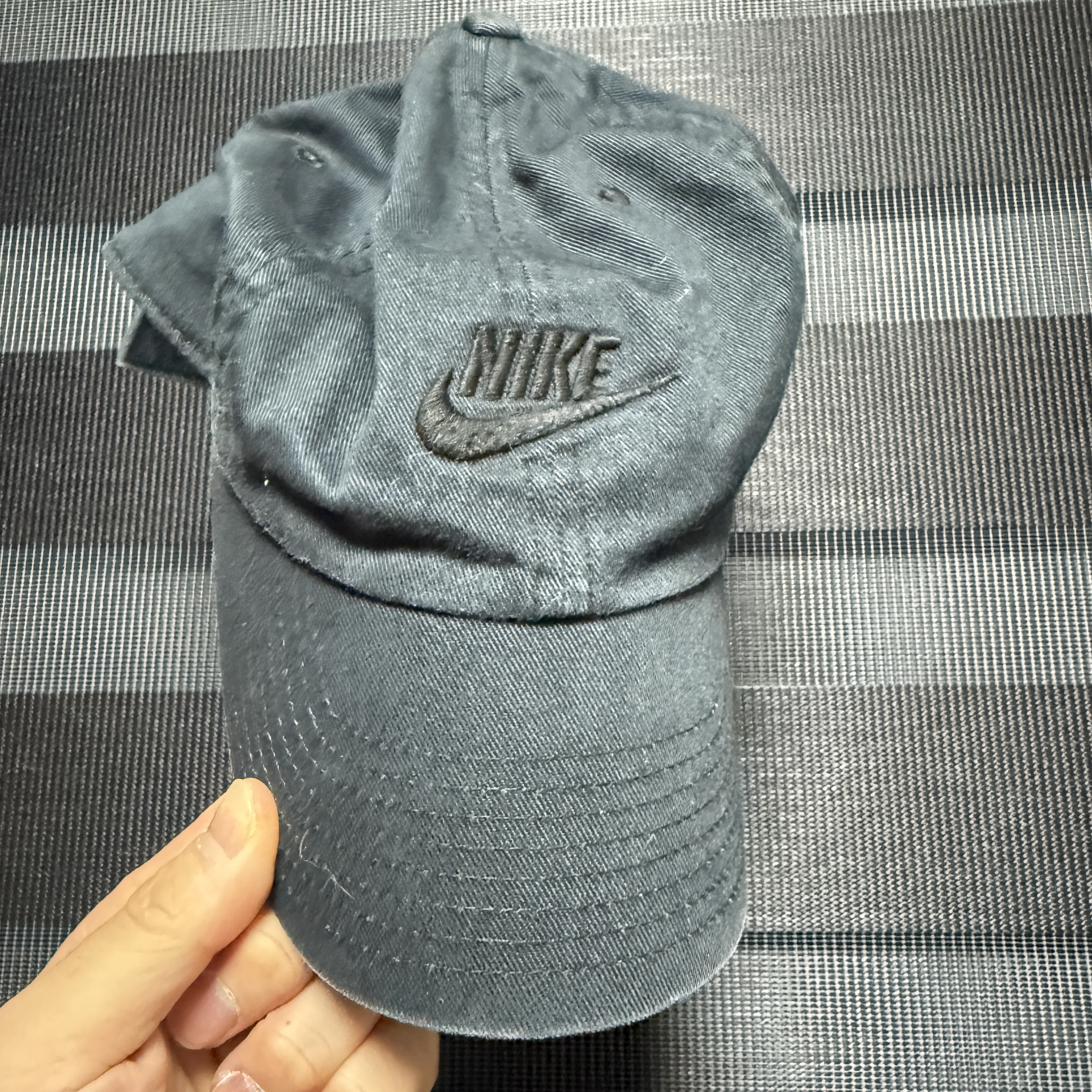 Nike Club Unstructured Futura Washed Cap Black 착용 스타일