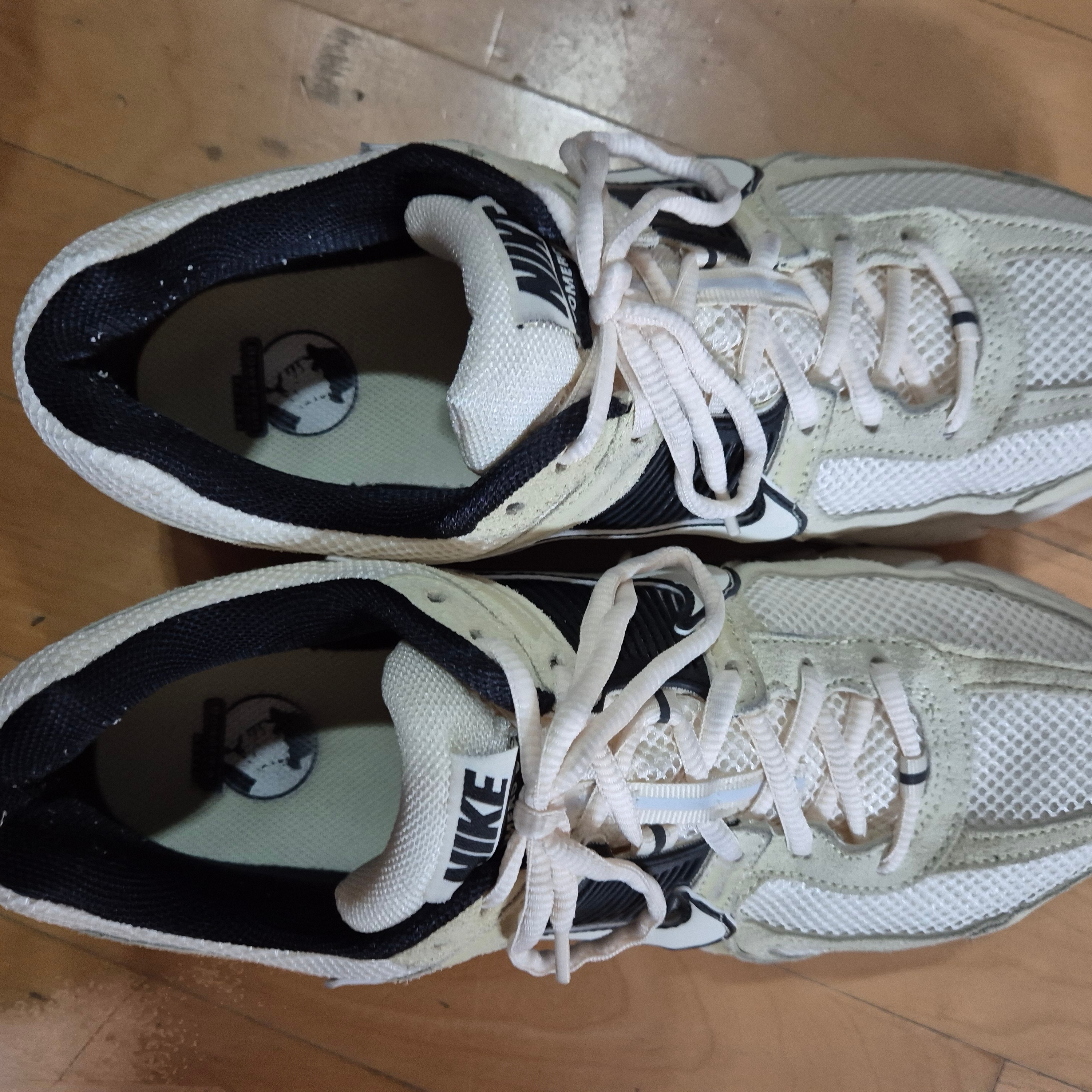 Nike Zoom Vomero 5 Alabaster Pale Ivory 착용 스타일