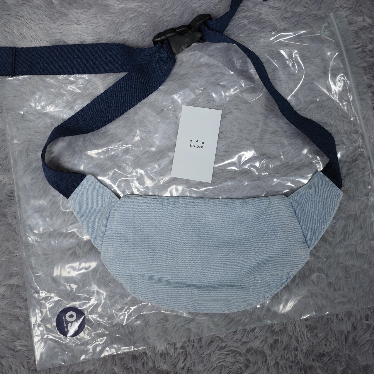IAB Studio Denim Hip Sack Blue 착용 스타일 - 2