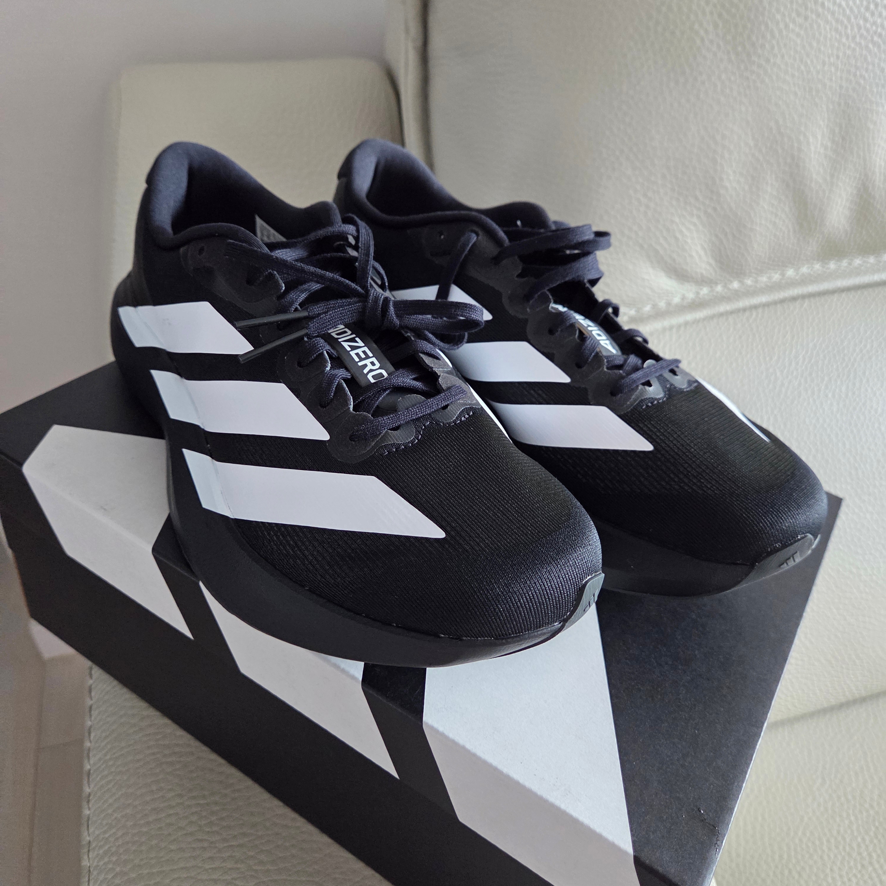 Adidas Adizero EVO SL Core Black Cloud White 착용 스타일