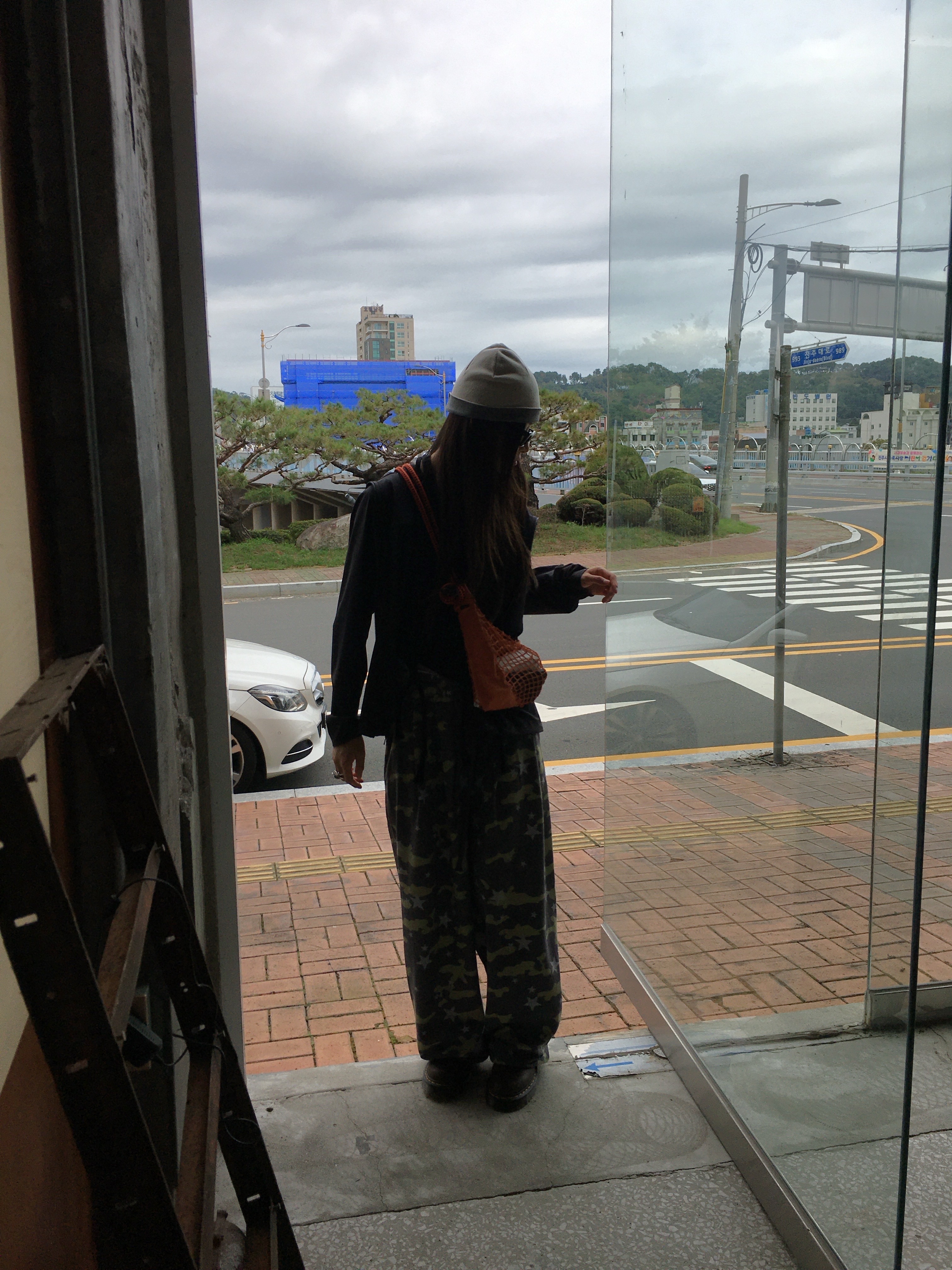 (W) Arc'teryx Squamish Hoody Black 착용 스타일 - 1