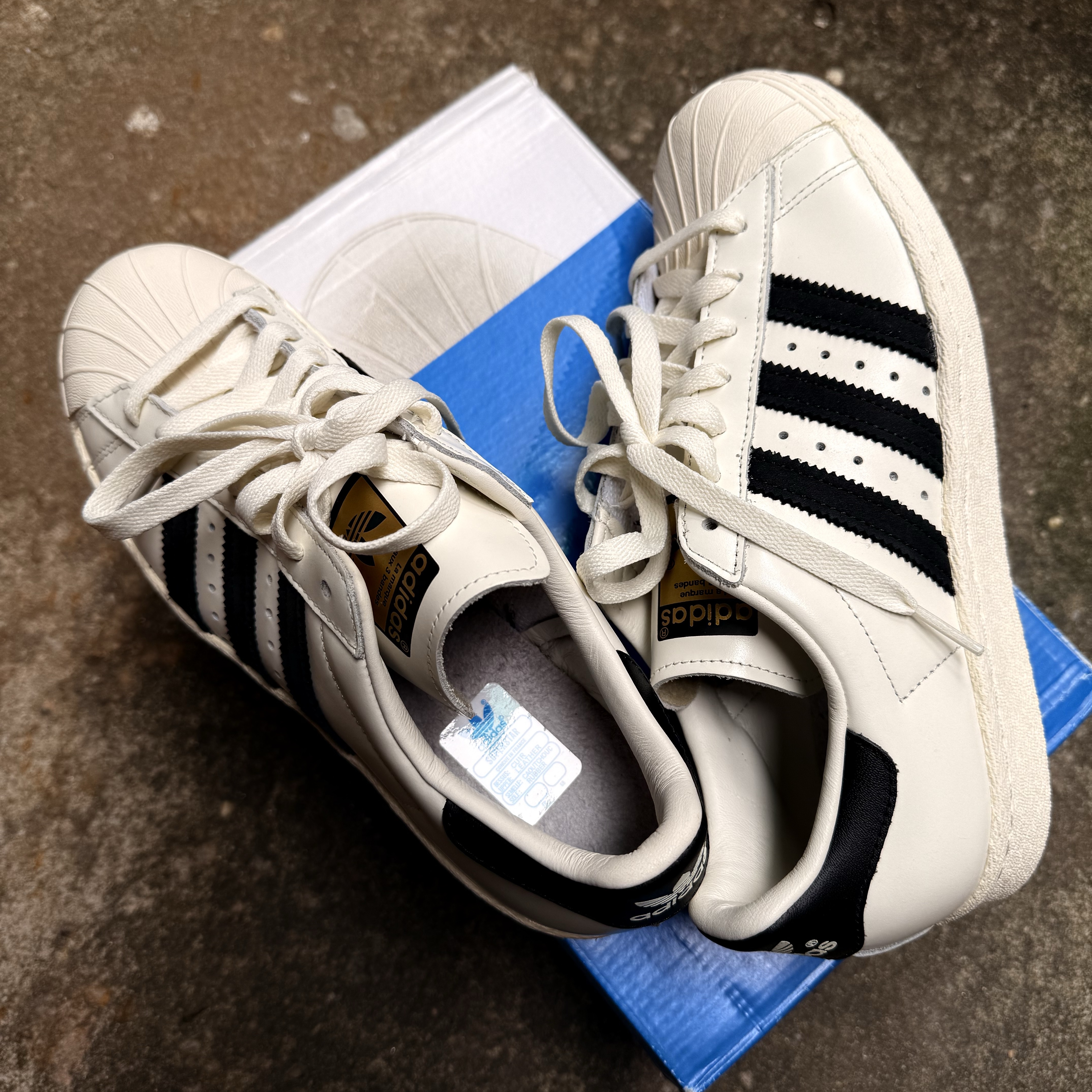 Adidas Superstar 80s Deluxe Vintage White Black 착용 스타일