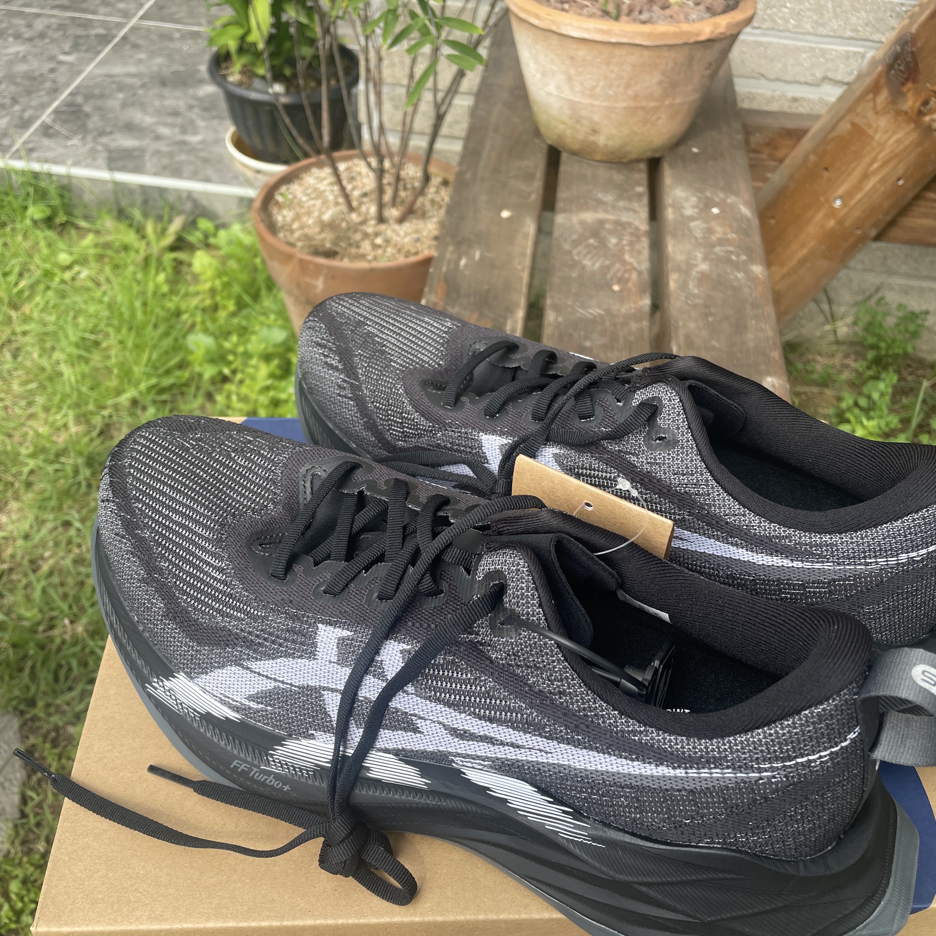 Asics Superblast 2 Black White 착용 스타일