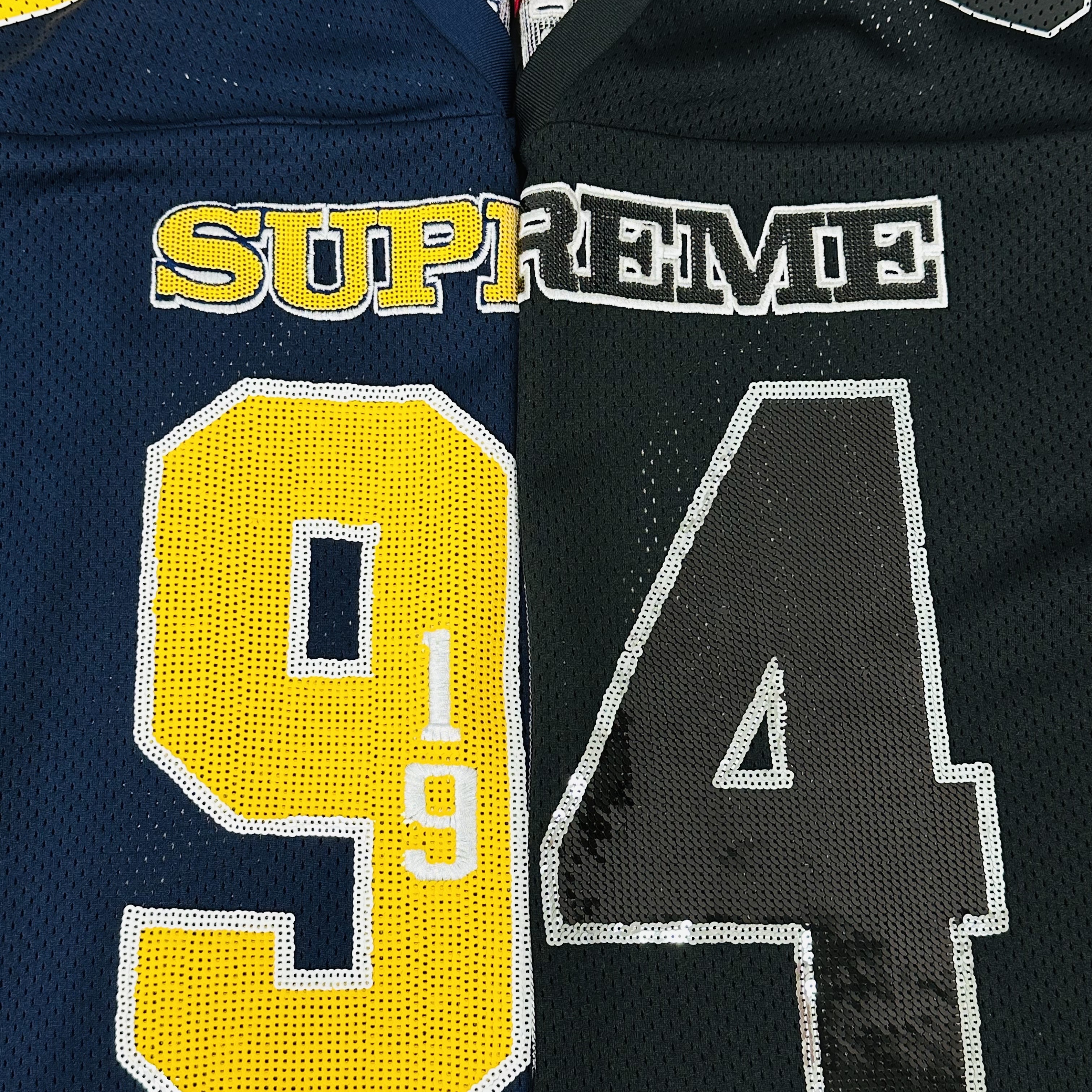 Supreme Sequin Football Jersey Black - 25FW, Supreme Sequin Football Jersey Navy - 25FW 착용 스타일 - 1