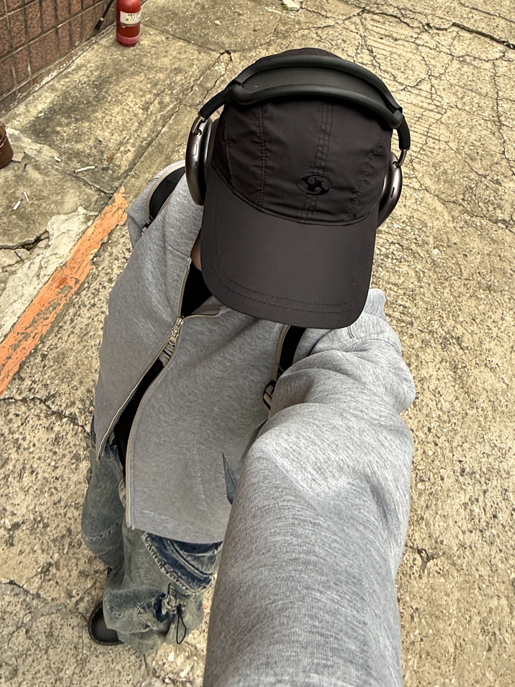 Dr. Martens 1461 Ambassador Black, Arc'teryx Heliad 15 Backpack Rune 착용 스타일 - 7